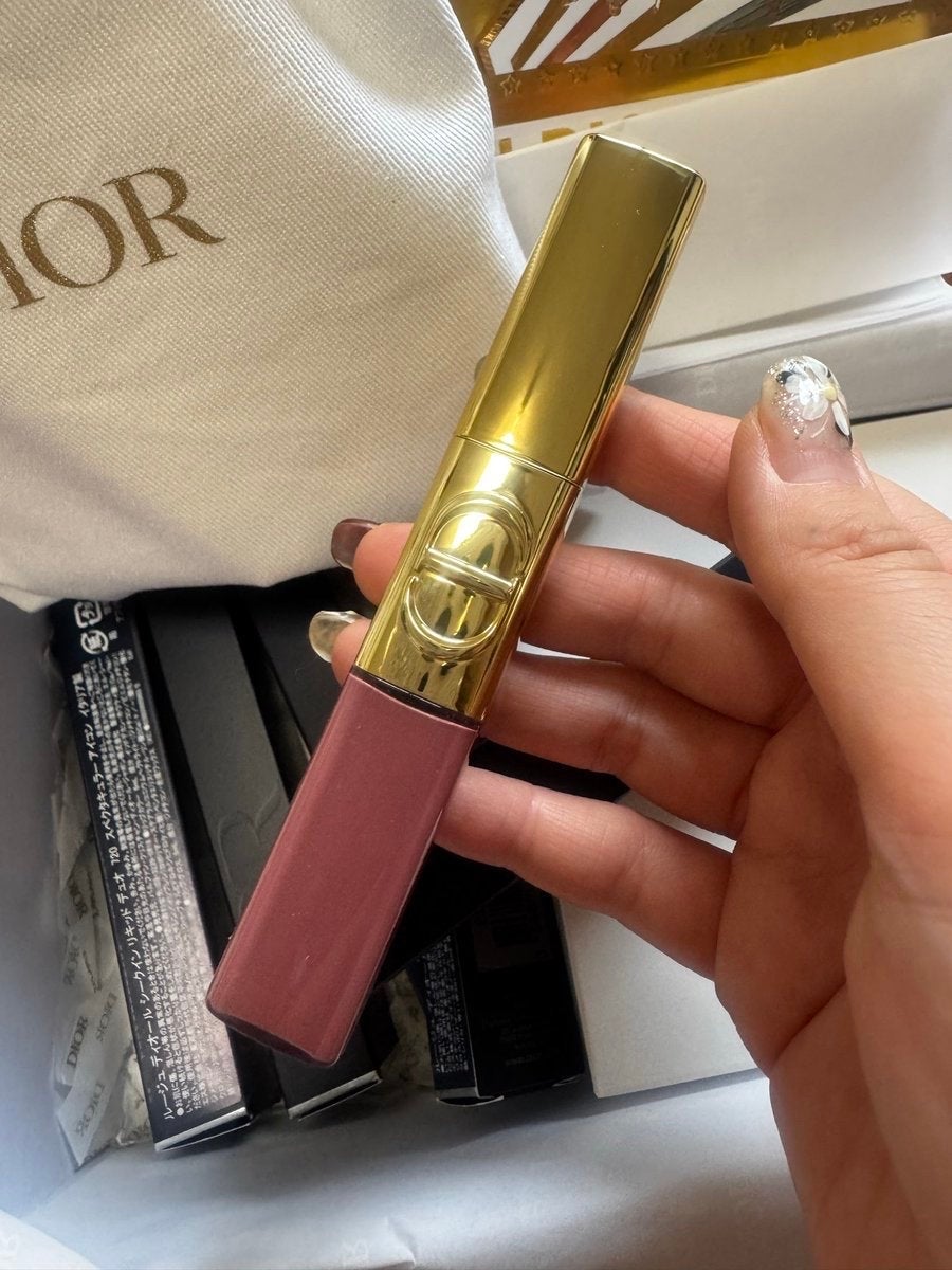 ルージュ ディオール シークイン リキッド デュオ(ホリデーコレクション 2025 限定品)/Dior/口紅・グロス・リップライナー・リップケアを使ったクチコミ(1枚目)