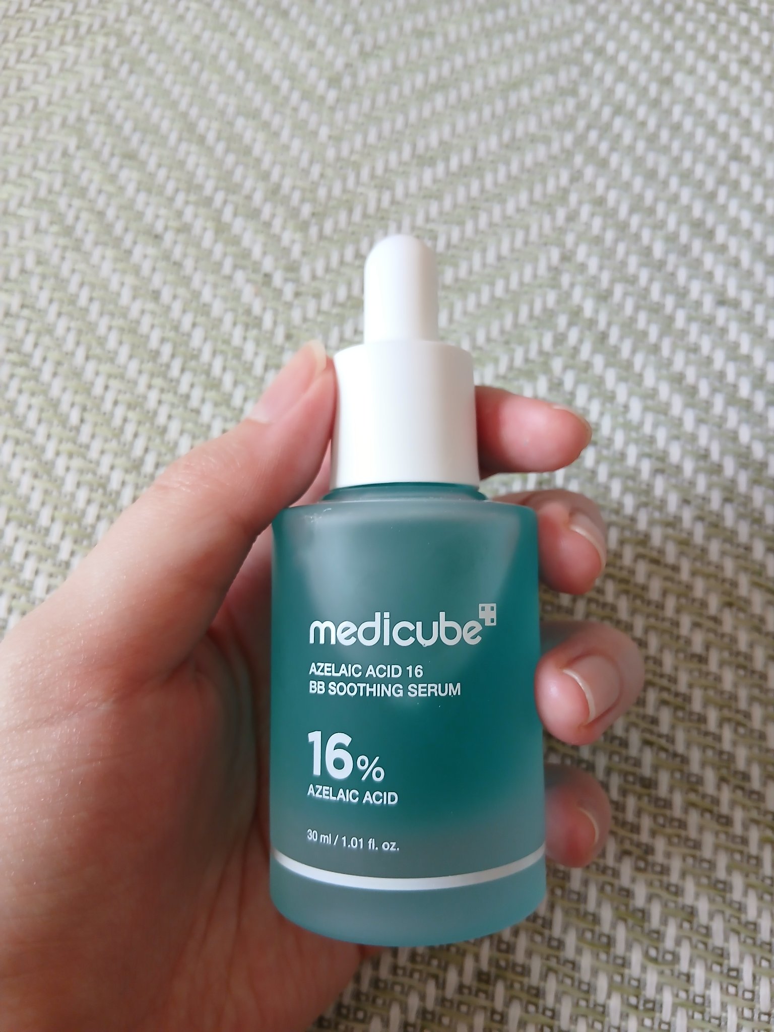 アゼライン酸16BBスージングセラム アゼライン酸16BBカーミングセラム 30ml/MEDICUBE/美容液を使ったクチコミ（1枚目）