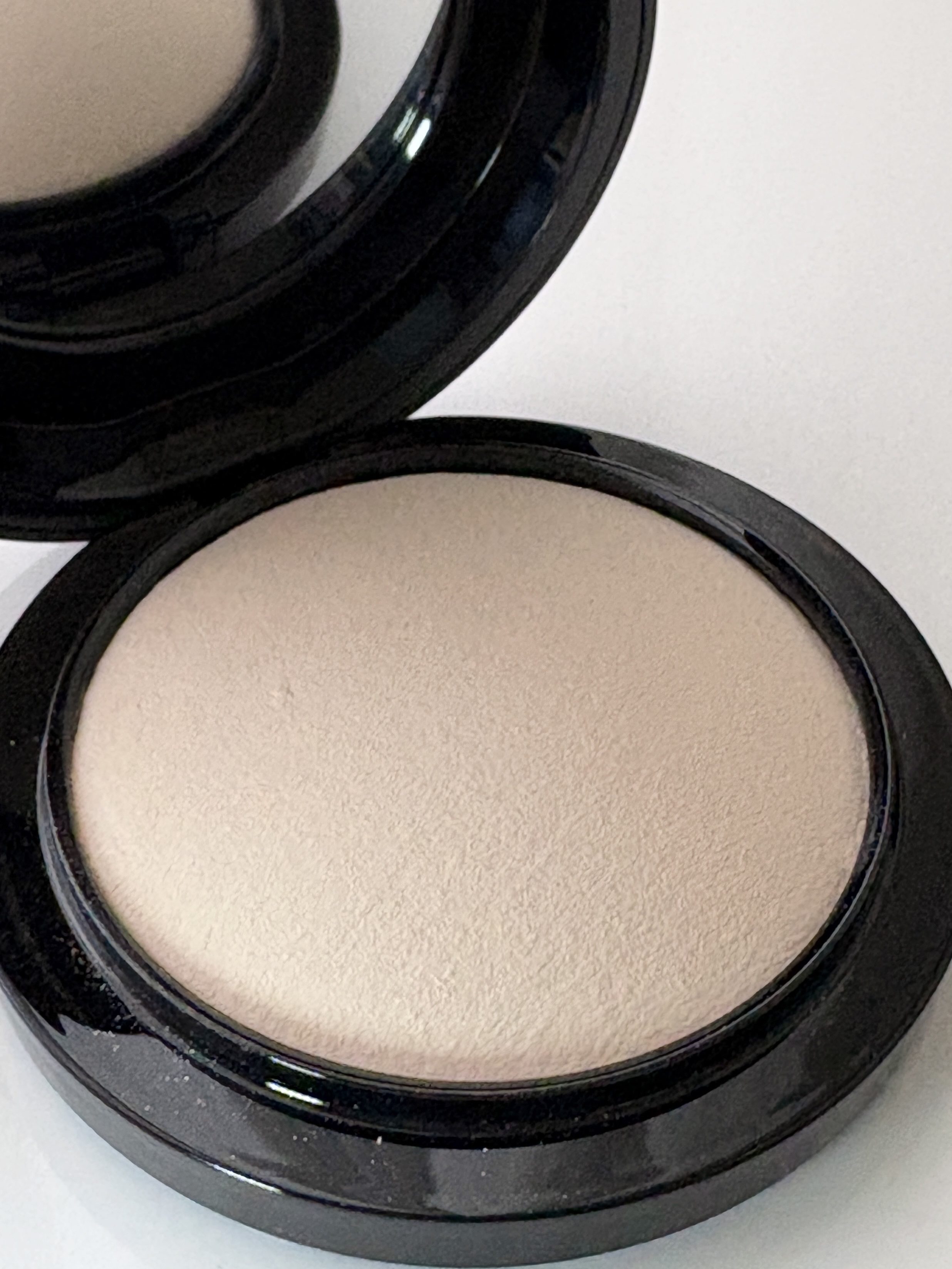 ミネラライズ スキンフィニッシュ/ナチュラル/M・A・C/プレストパウダーを使ったクチコミ（3枚目）