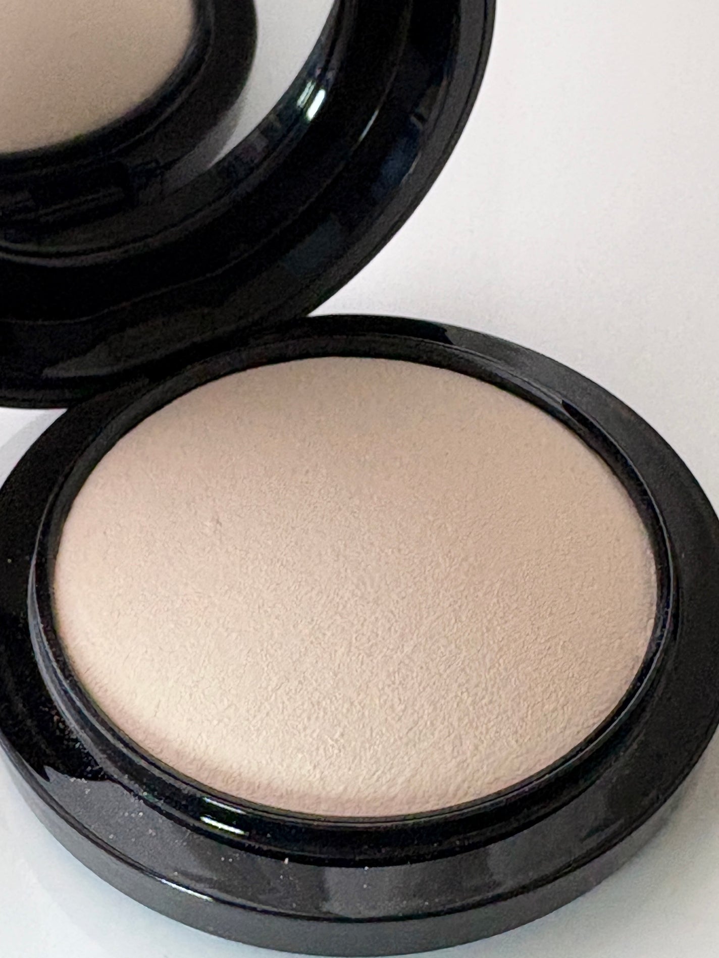 ミネラライズ スキンフィニッシュ/ナチュラル/M・A・C/プレストパウダーを使ったクチコミ(3枚目)