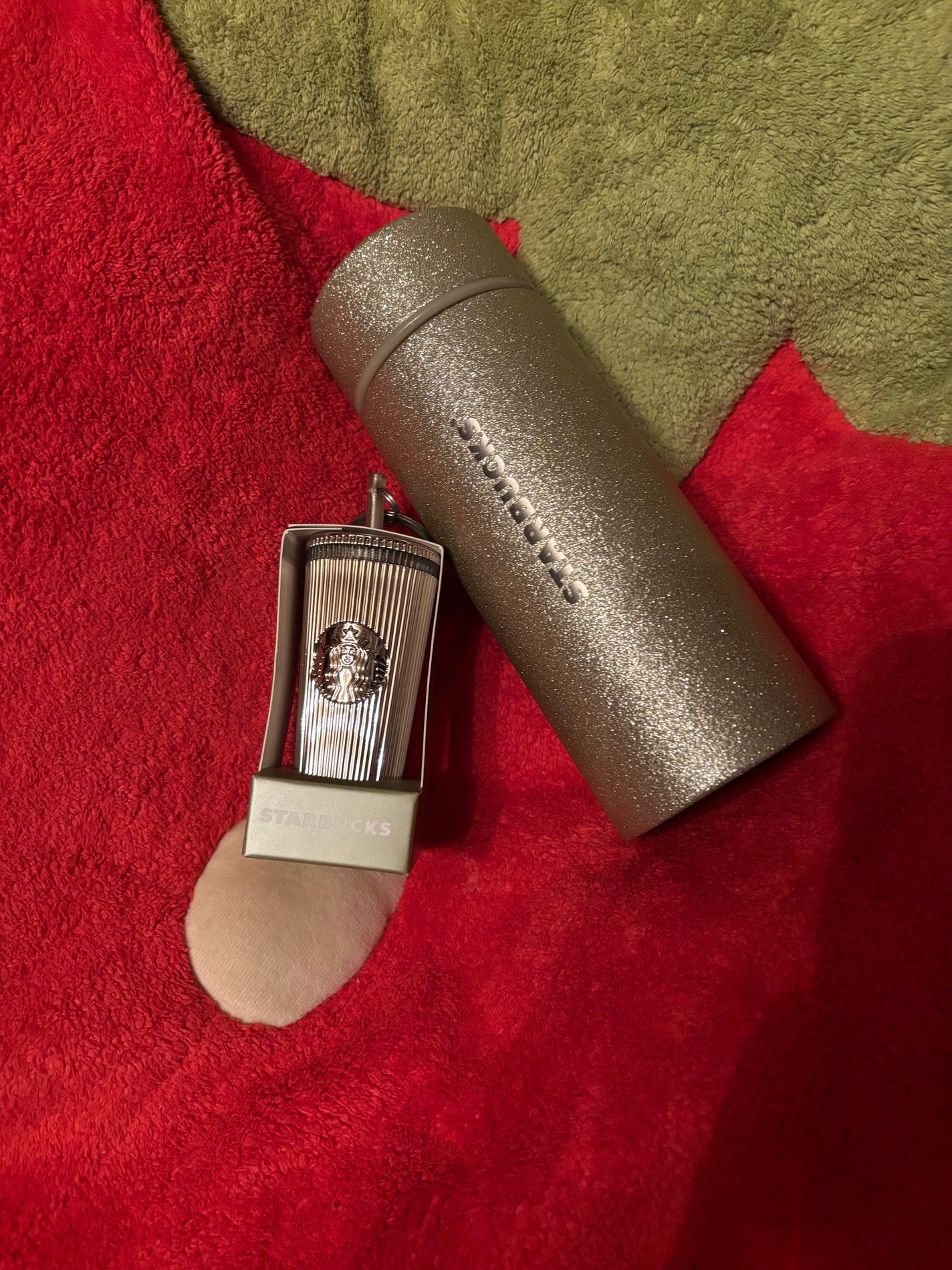 いちごのしゃんぷー🍓 on LIPS 「☕️🎄スタバ タンブラーとクリスマスオーナメント🎄☕️もう一目..」(1枚目)