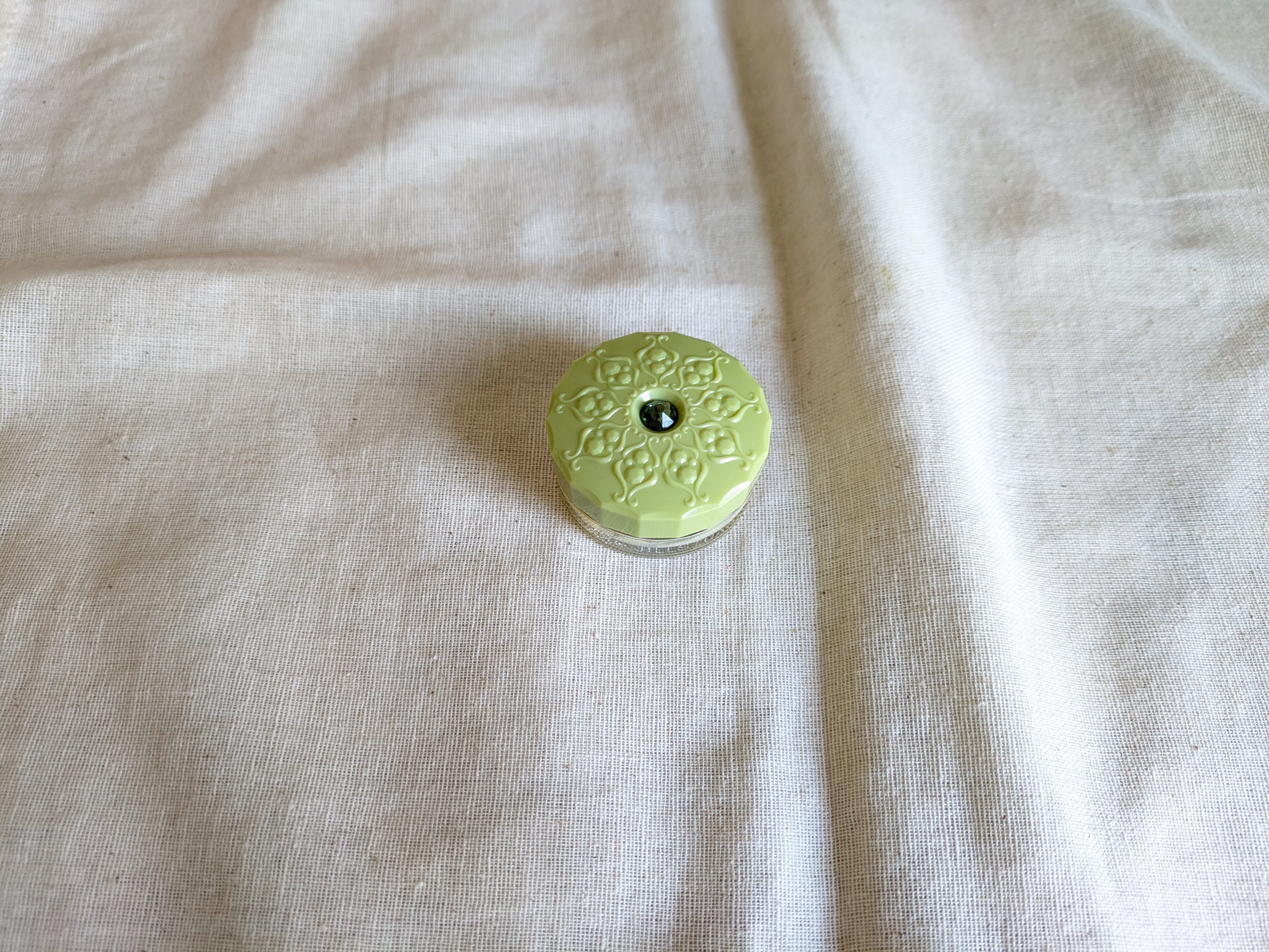 💚JILL STUART　リップバーム マッチャクリームラテ💚

毎晩使っているリップバームです✨
ジルは中身もパケも可愛すぎる♡

保湿力あるし、塗りやすいし◎
スパチュラないので、ラネージュのリップ