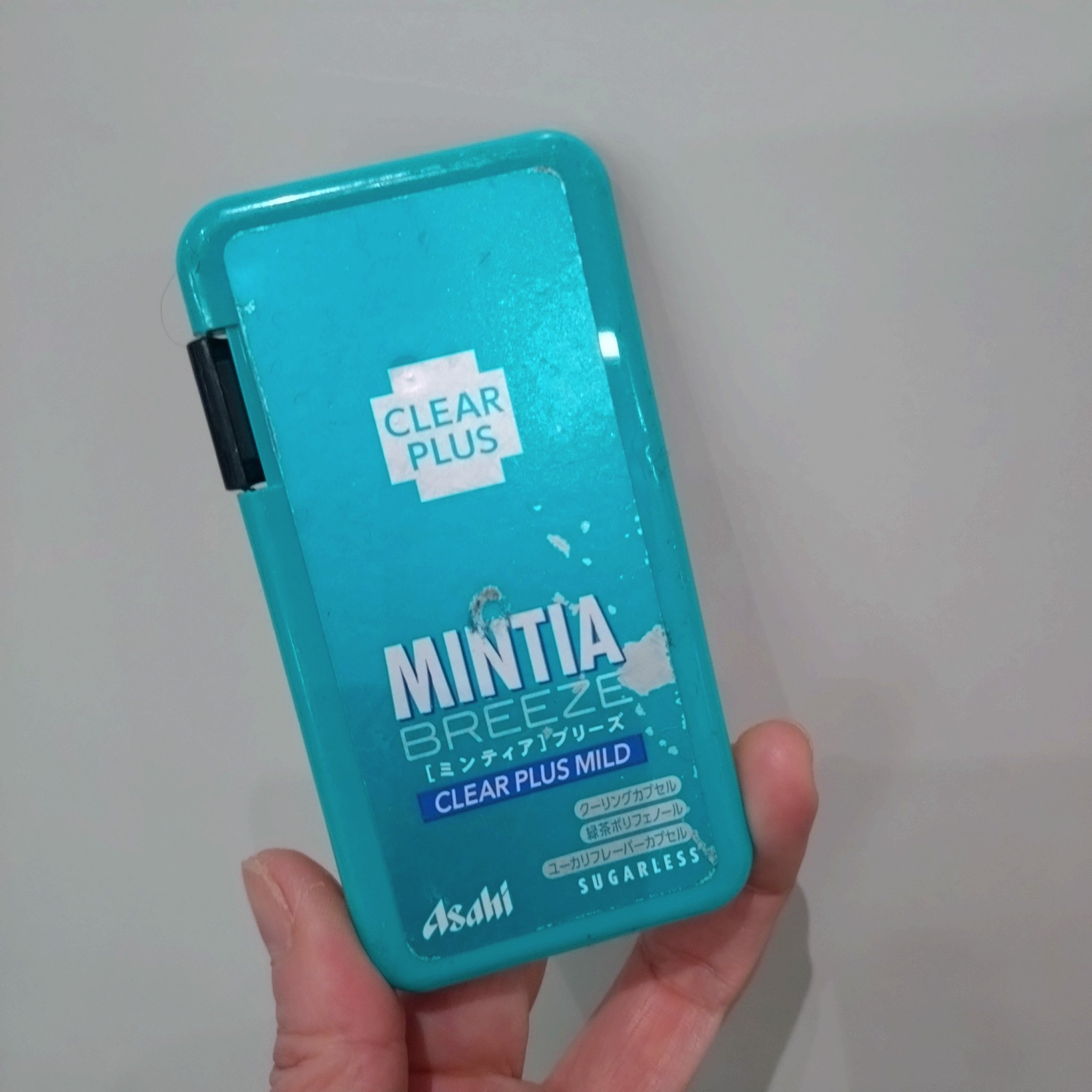 大粒のミンティアで、口の中でしばらく舐めてから噛むようにしています！
長持ちするし、歯磨きのプラスアルファのエチケットに重宝しています！
辛さも自分的にちょうどいい感じです♪

