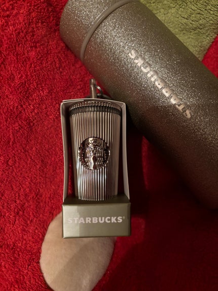 いちごのしゃんぷー🍓 on LIPS 「☕️🎄スタバ タンブラーとクリスマスオーナメント🎄☕️もう一目..」(3枚目)