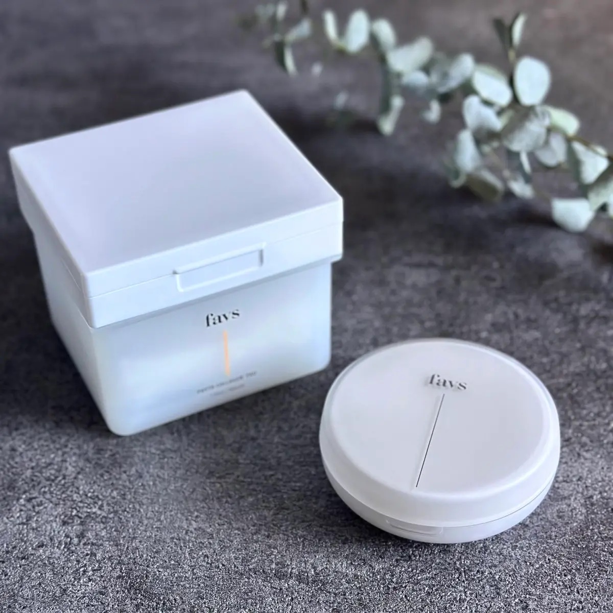 favsの素肌を整えるケア🪞✨

フィトコラーゲンパッドはひたひたパッドで拭き取りもしやすくて私は朝スキンケアに使ってる☀️
カーミンググロウアップクッションファンデーションは使用感が軽くて好き🫶💓

#PR #favs