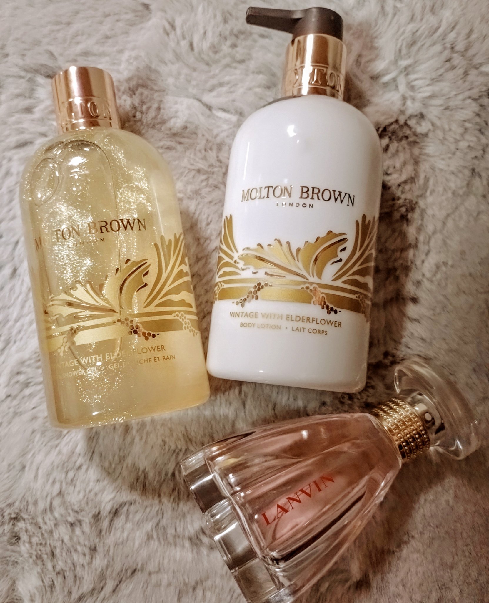 フェスティブヴィンテージ エルダーフラワー バス＆シャワージェル/モルトンブラウン/ボディソープを使ったクチコミ（1枚目）