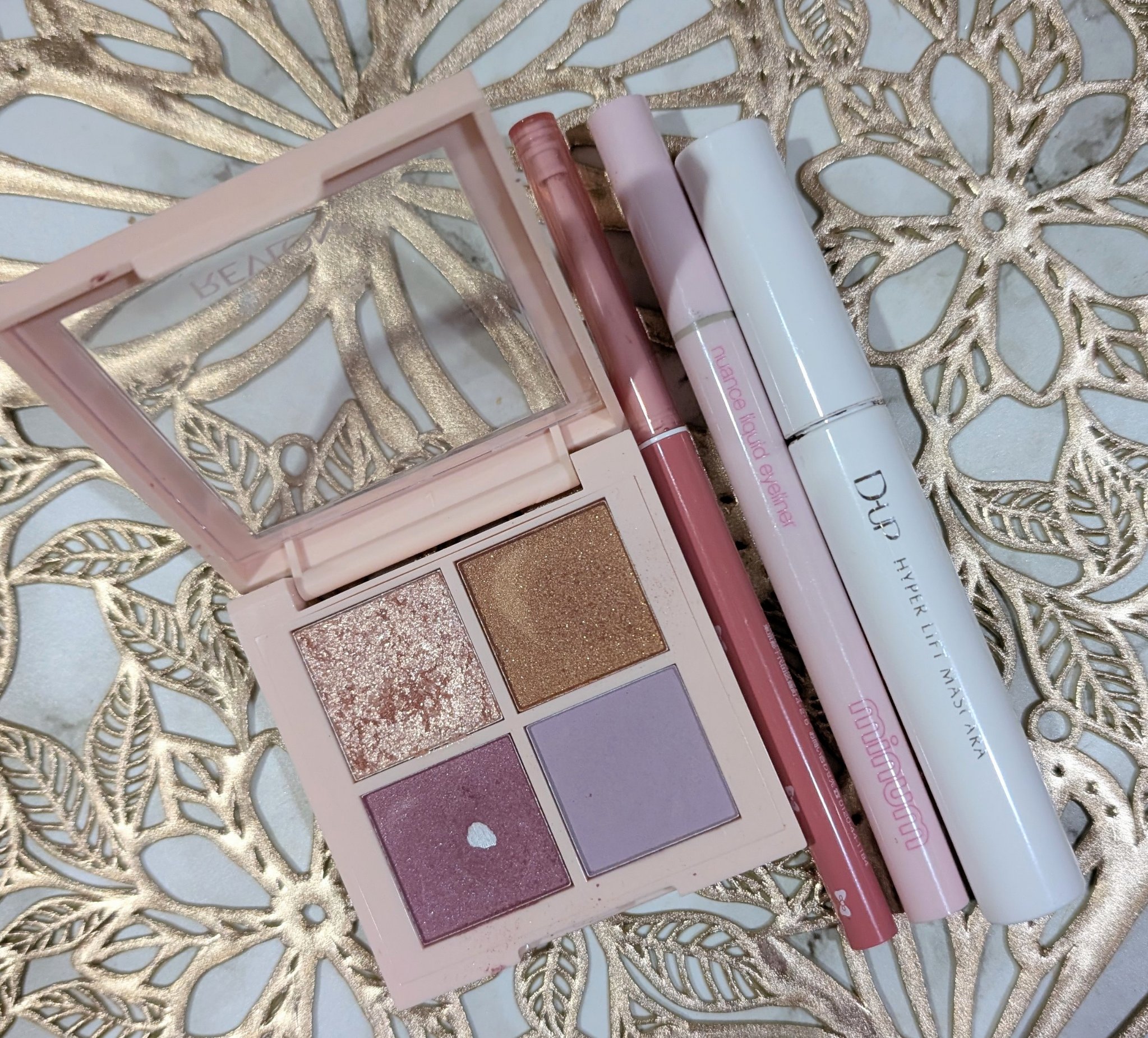 レブロン ダズル アイシャドウ クアッド/REVLON/アイシャドウパレットを使ったクチコミ（1枚目）