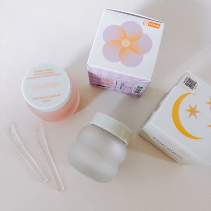 #PR TOCOBOのビタグレーズドリップマスクとコラーゲンブースティングリップマスクを頂いて使ってみました🌼
ビタグレーズドマスクはほんのり色づくピンクカラーのリップ🤎
唇の温度でとろけてパックみ