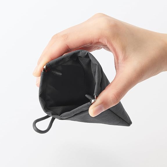 リンクルナイロン 片手で開くフラットポーチ ダークグレー