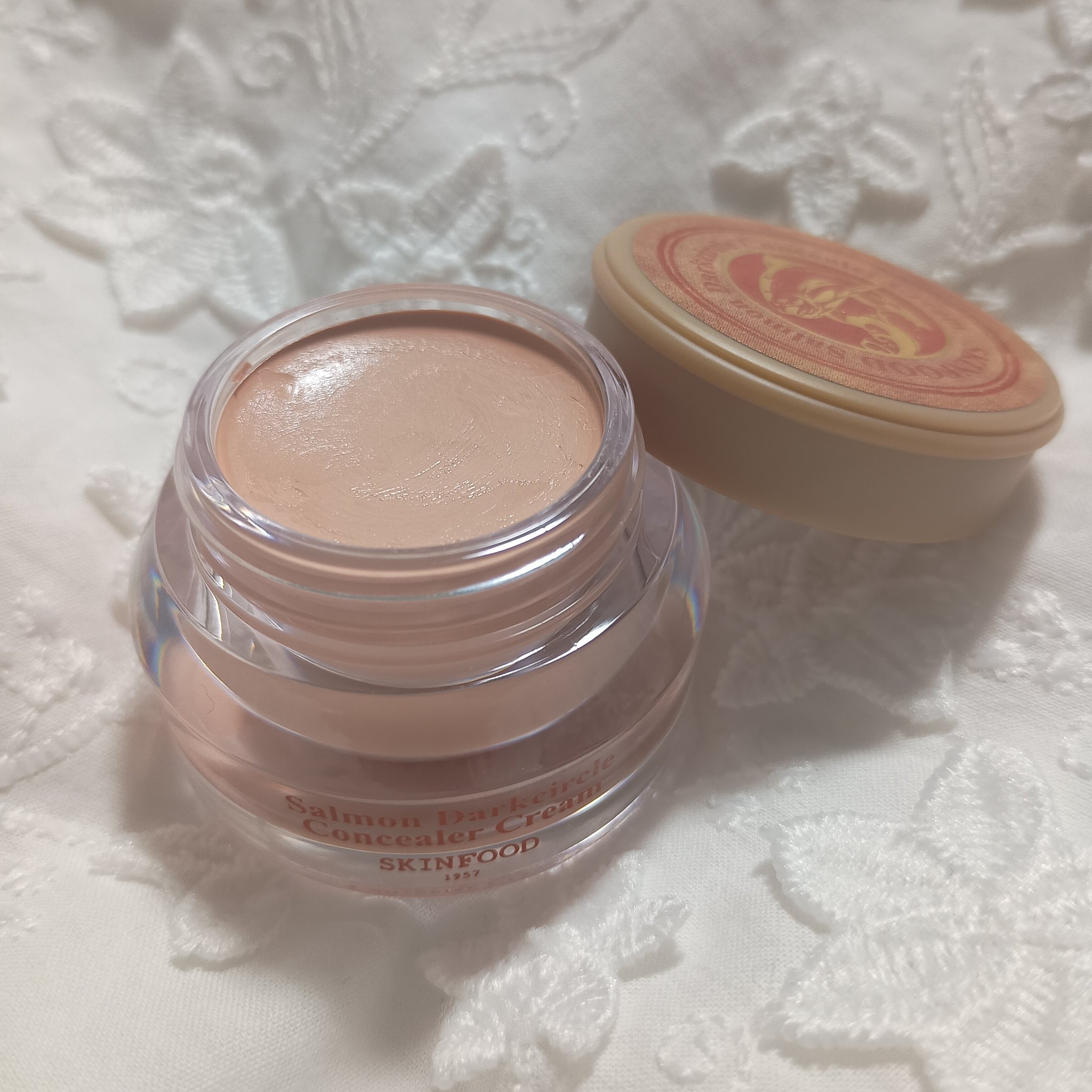 SKINFOOD サーモンダークサークルコンシーラーのクチコミ「◆SKINFOOD
サーモンダークサークルコンシーラー
01ブルーミング

ベージュのコンシー.....」（3枚目）