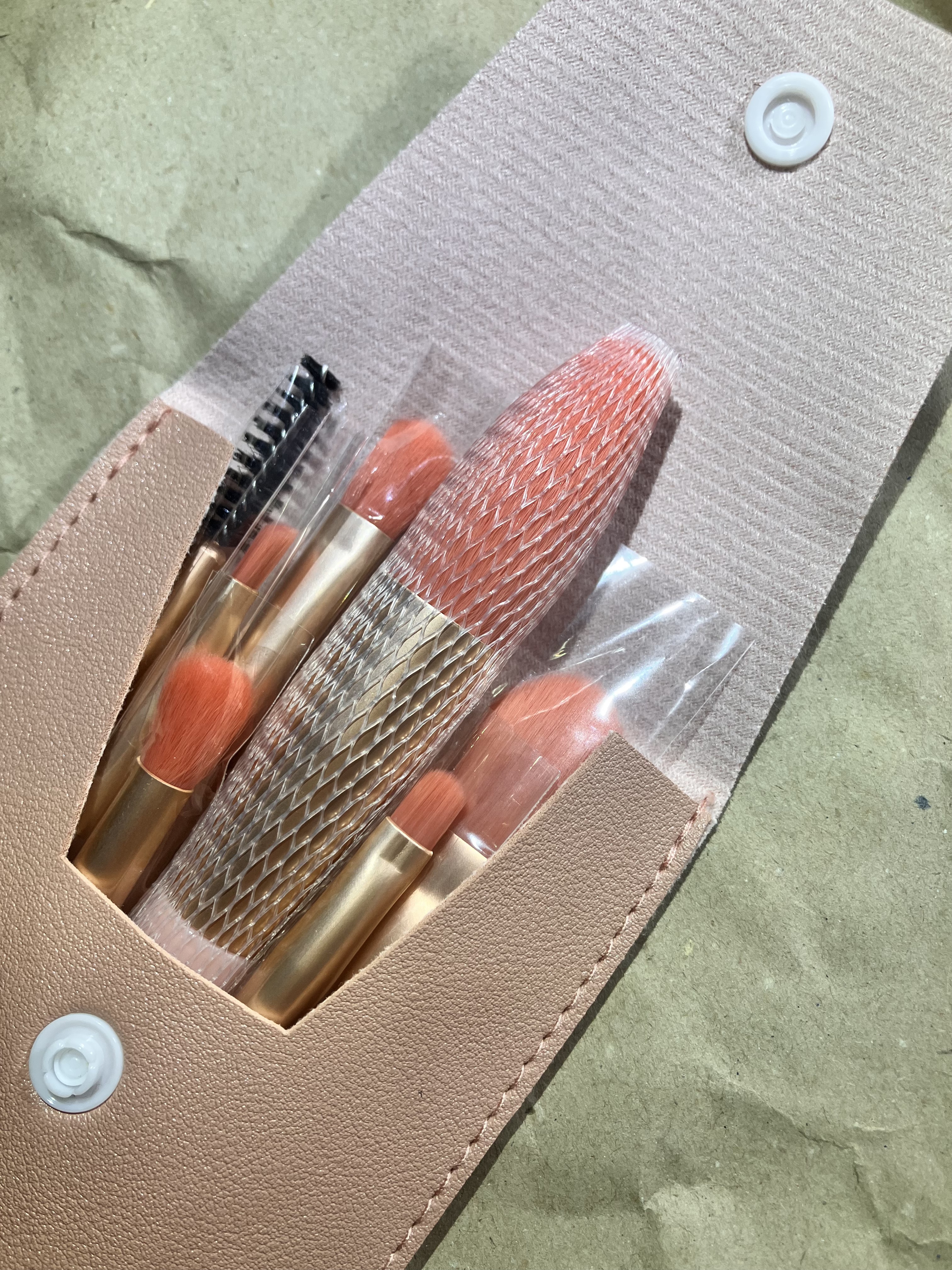 ポーチ付きカラーメイクブラシ/LAC-VERT/メイクブラシを使ったクチコミ（2枚目）