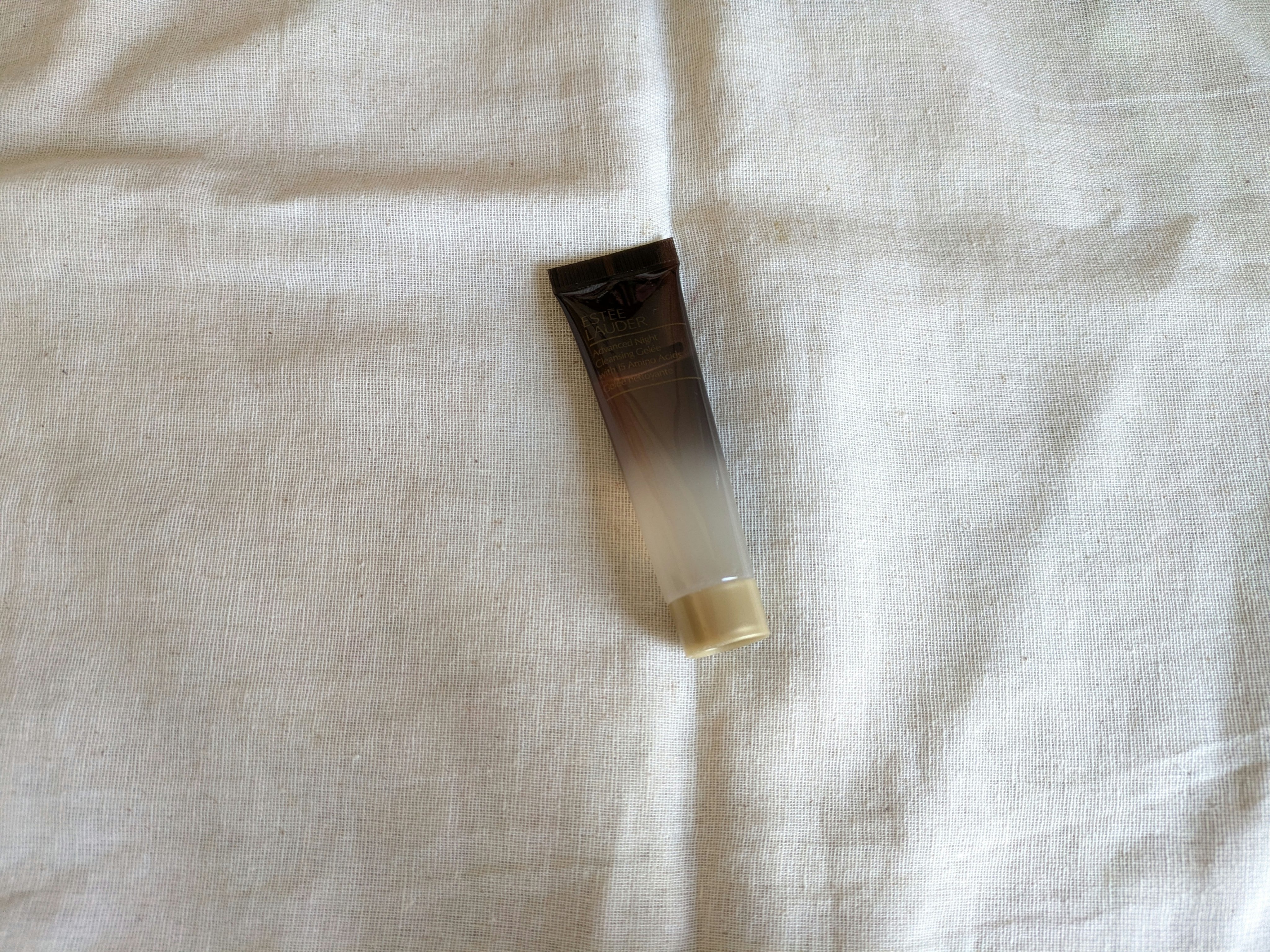 🩷ESTEE LAUDER　アドバンス ナイト クレンジング ジュレ🩷

誕プレで頂いたクレンジングジュレです！！！
ミニサイズかわいい🐰

ジュレタイプのクレンジングで、
泡立てて使うことで汚れを落としてくれます！！
最初ジュレのま