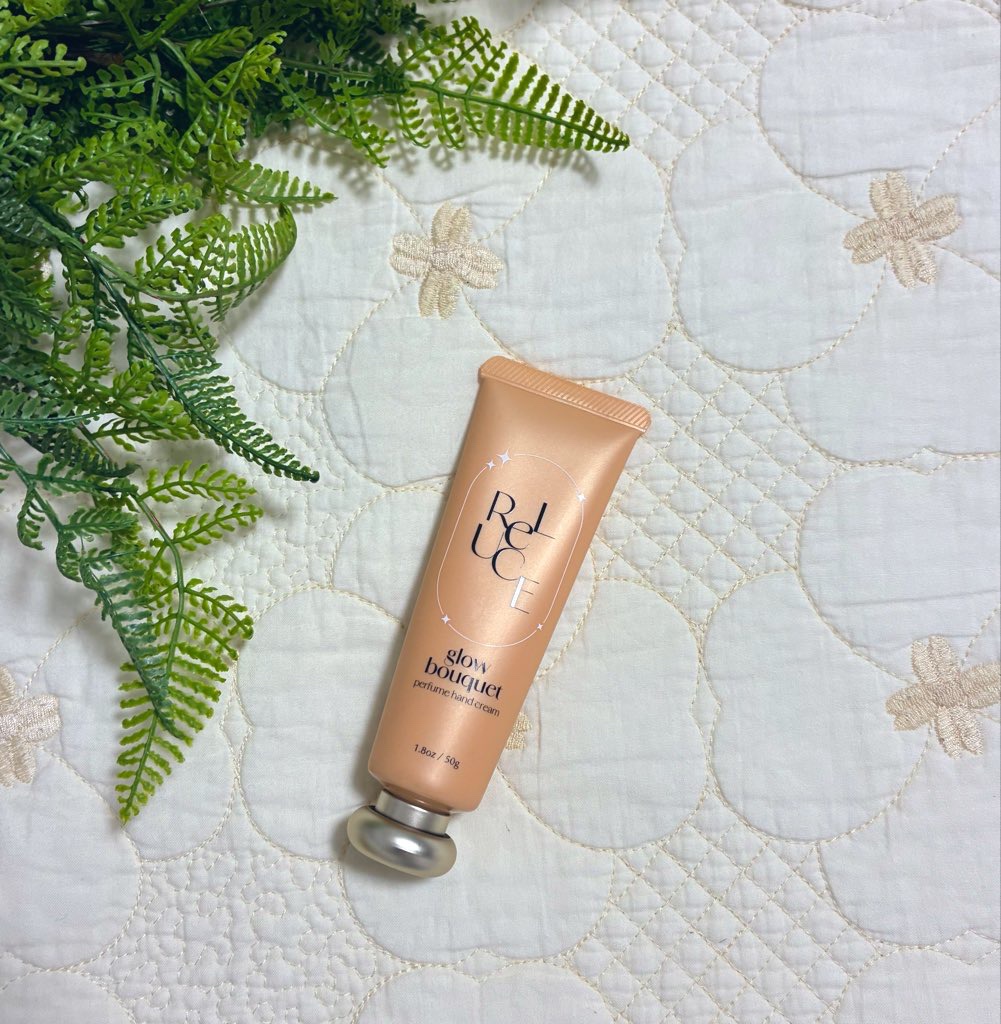 🌷リルーチェ　パフュームハンドクリーム　グロウブーケ

みずみずしい乳白色のクリーム。
滑らかな使い心地で、使用後はしっとり＆すべすべな触り心地に。何度塗り重ねてもべたべたしないのも◎

冬は特に指や手の甲がカサカサしてひび割れたりするん