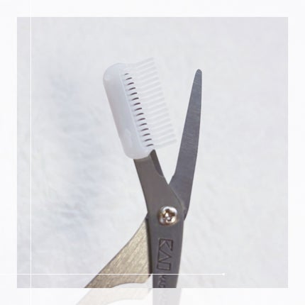 クシ付きマユハサミ/貝印/その他化粧小物を使ったクチコミ(2枚目)