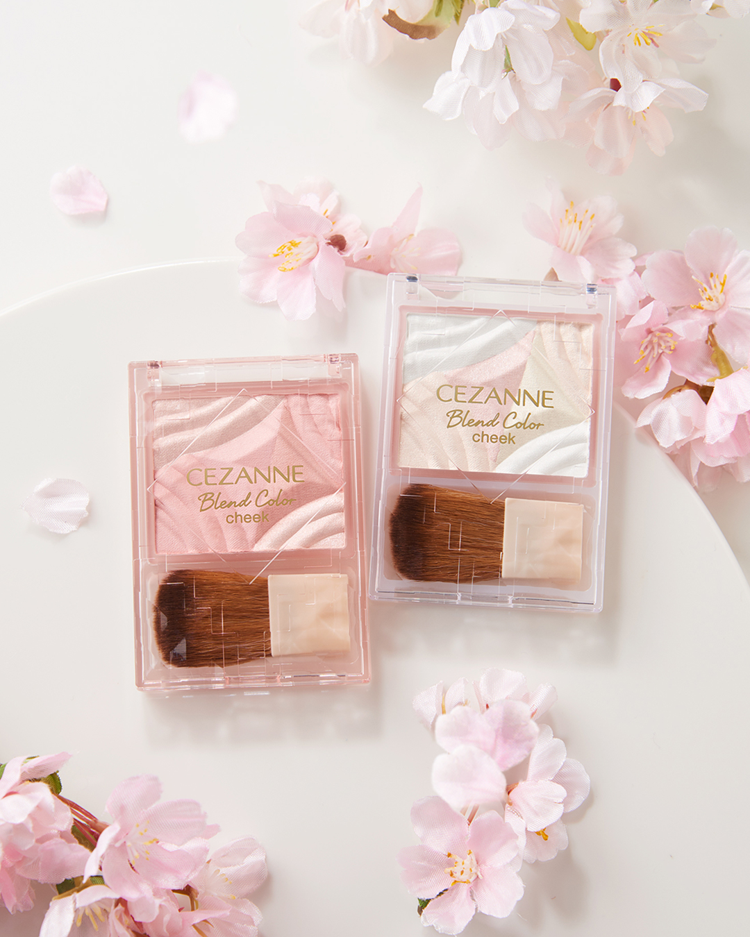 セザンヌ新商品速報💄‼

印象をコーディネートするブレンドカラーチークに
ふわっと色づくまろやか”ピンクベージュ”カラーと、洗練された”繊細ツヤハイライト”が仲間入り♡

頬が華やぐ！新色２色を早速チェ