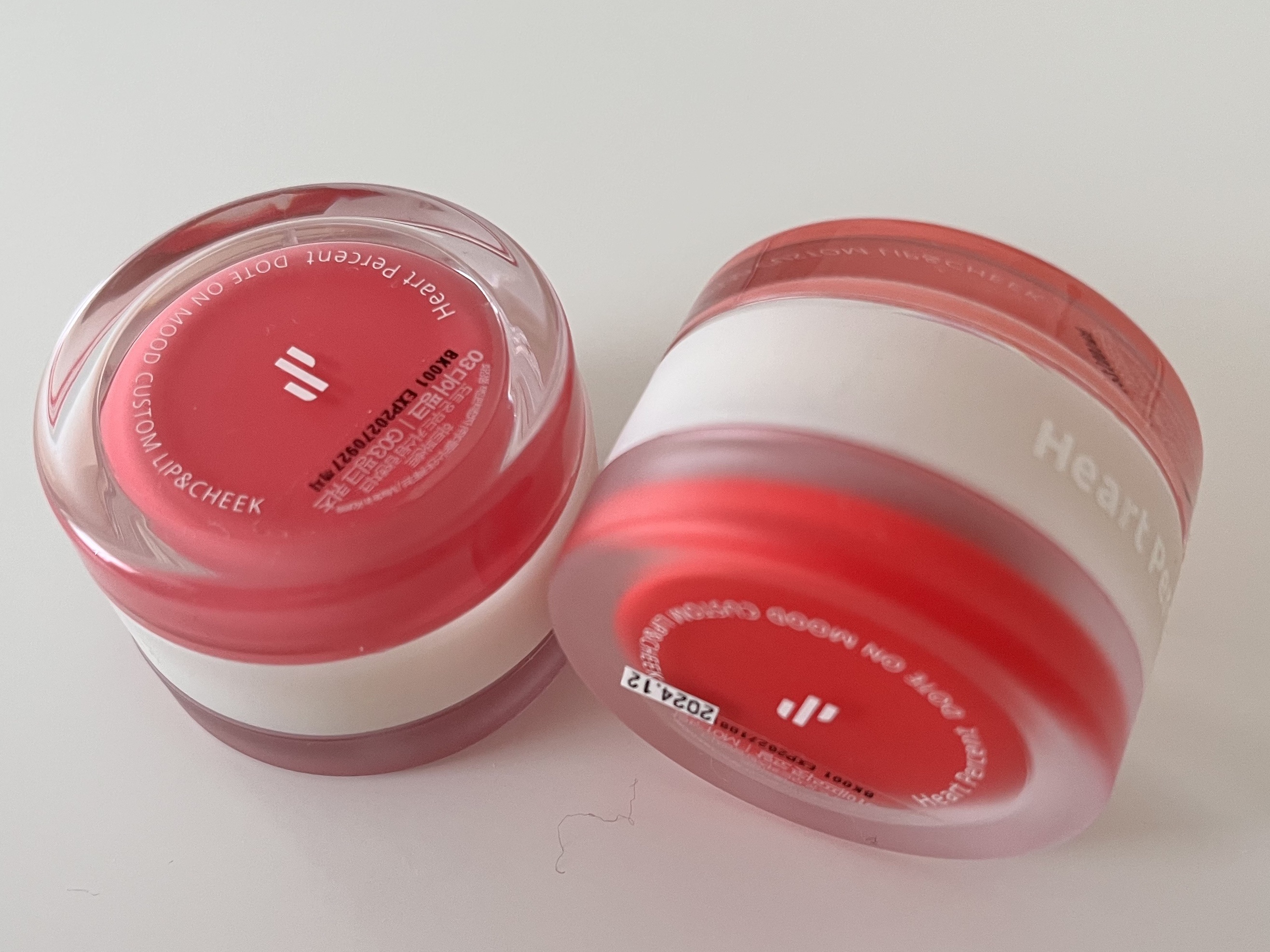 年末#断捨離コスメ 
#ハートパーセント の
リップ兼チーク
パーソナルカラーに合うと衝動買いしたけど
主張が強過ぎて全然使わず…
したいメイクイメージには合わなかったので
手放し
