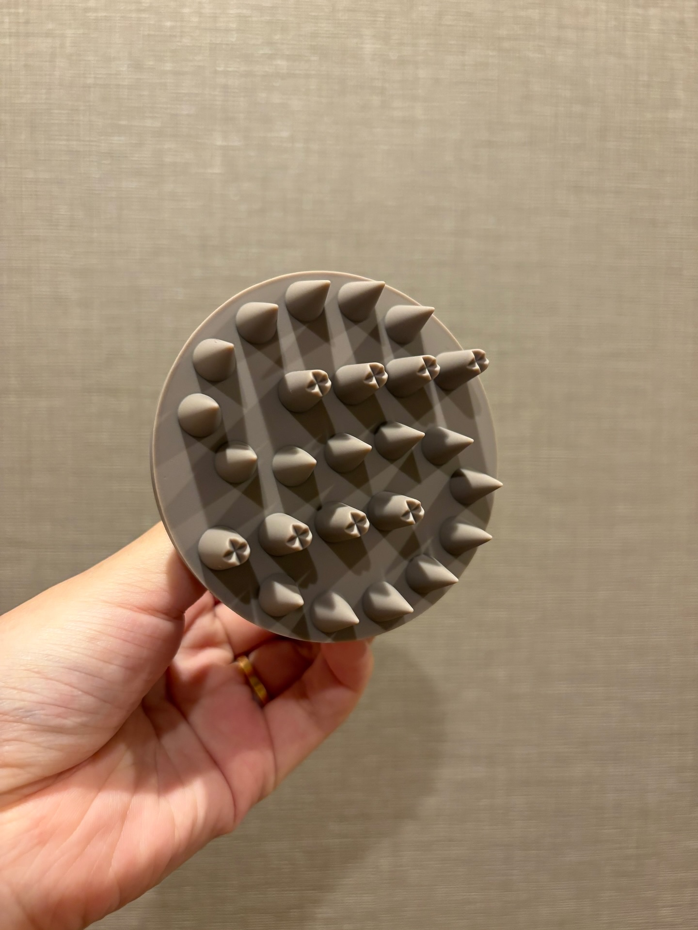 スキャルプシェイクブラシ/john masters organics/スカルプブラシを使ったクチコミ（2枚目）