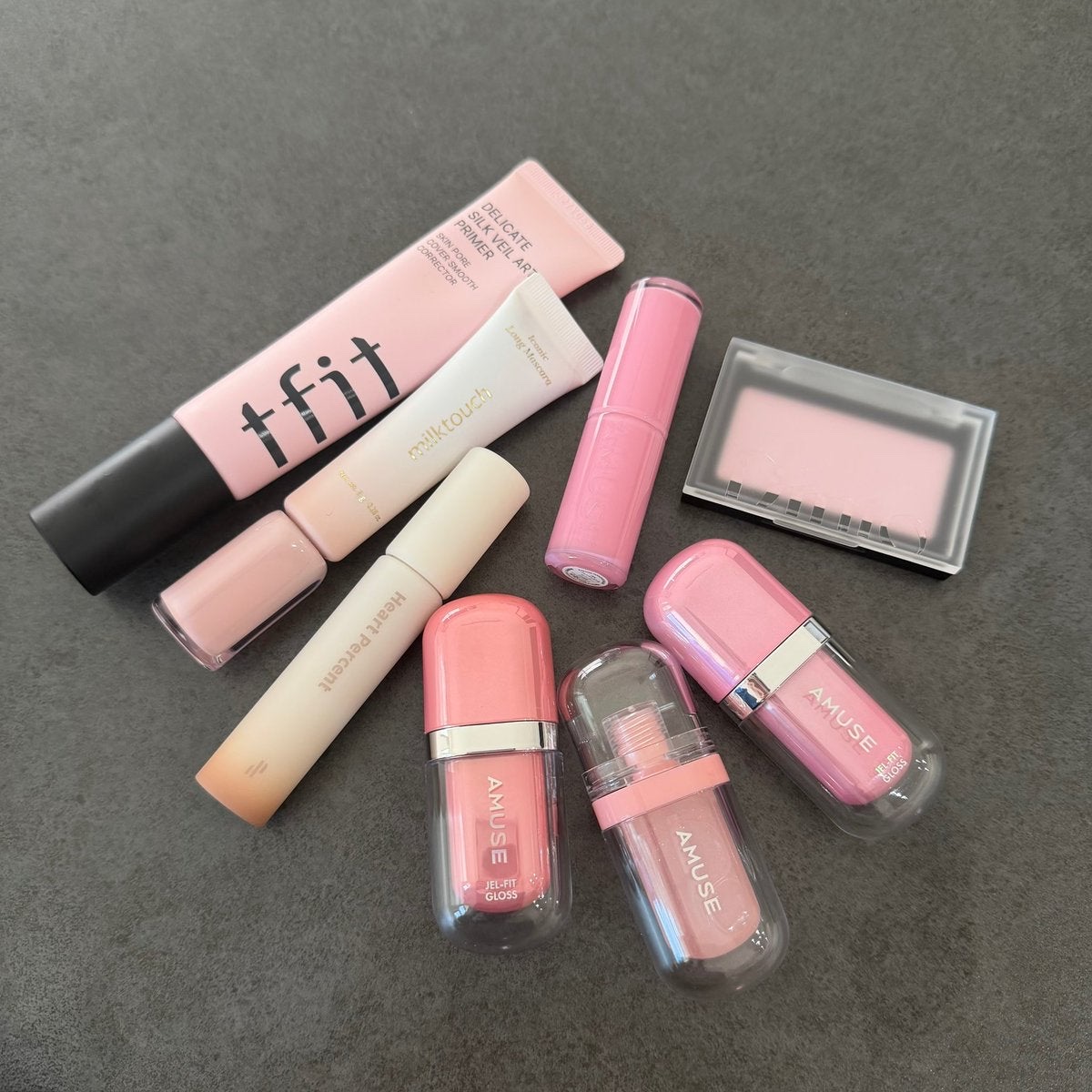 メガ割で購入したコスメたち。
アミューズはQoo10LIVEをたまたま見つけてカラー可愛いくて購入🥰
リップグロス2本で約1000円だったしギフトが豪華すぎておののき！

メガ割ほんとお得すぎるわぁぁ
それぞれまたレビューしよう♡