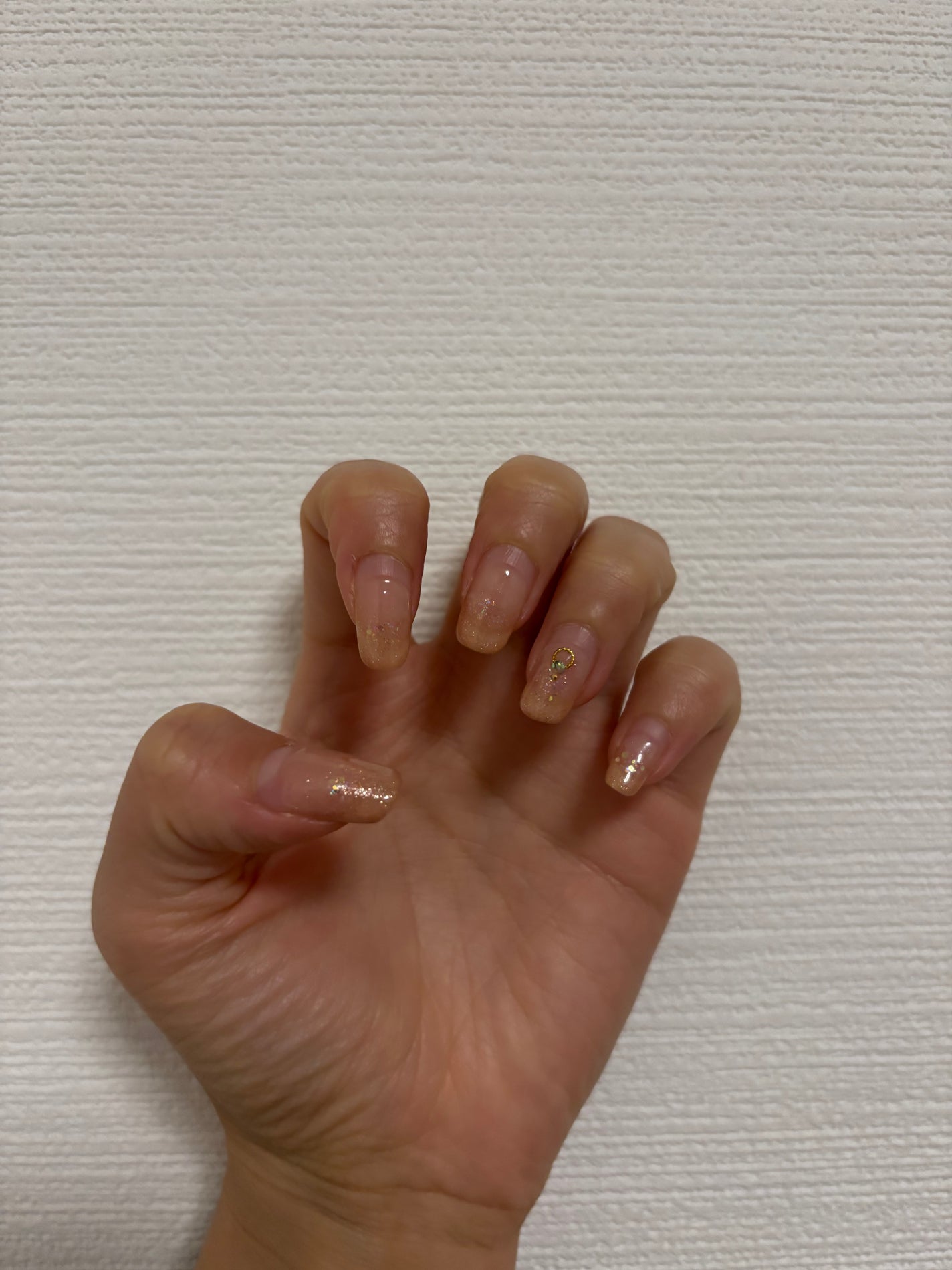 なしか フォロバ100🩵 on LIPS 「ネイル伸びたので変えます!!#ネイル#カラグラ#キラキラネイル..」(2枚目)