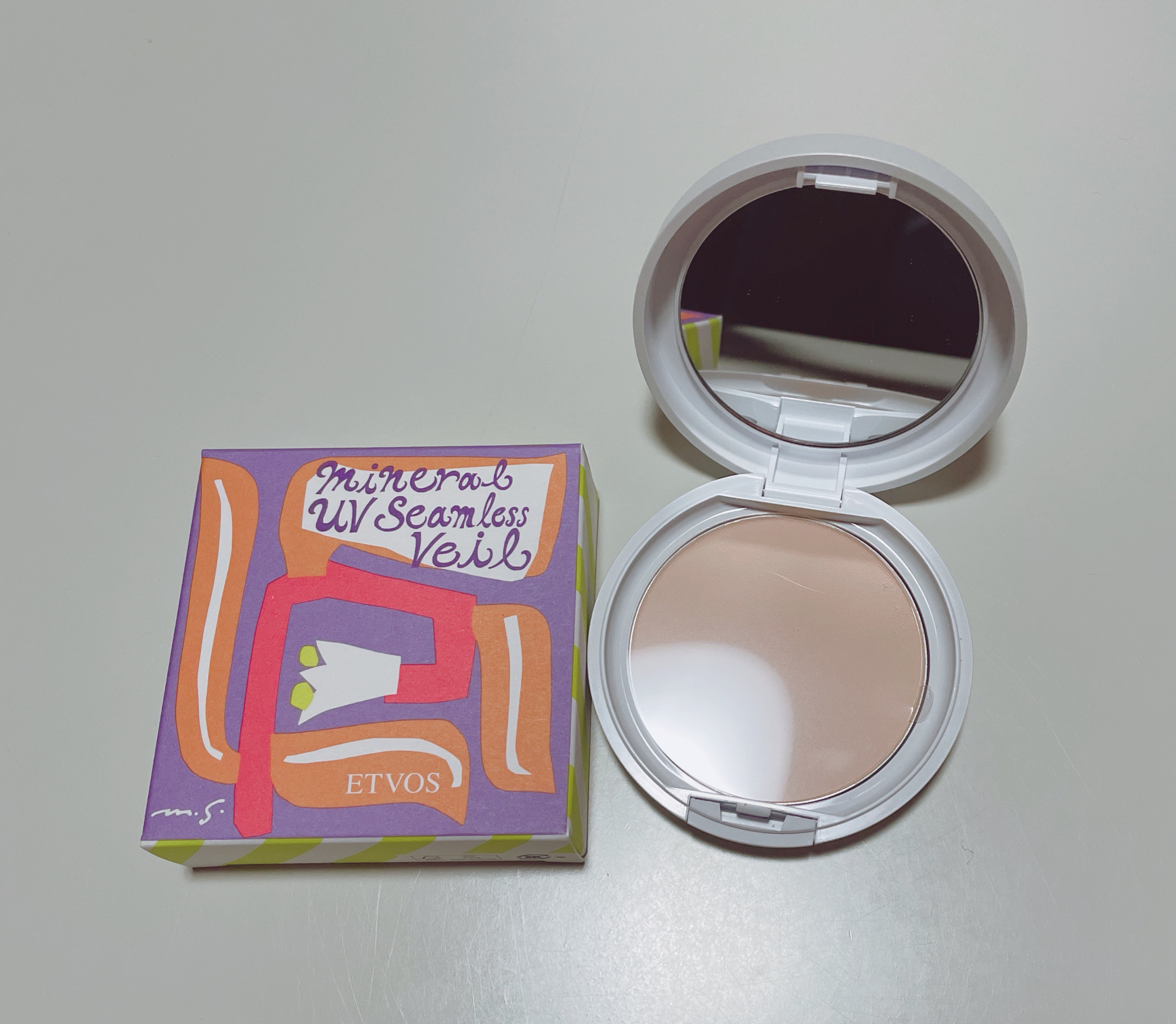 ミネラルUVシームレスベール ナチュラルベージュ(2025限定デザイン) /エトヴォス/プレストパウダーを使ったクチコミ（1枚目）