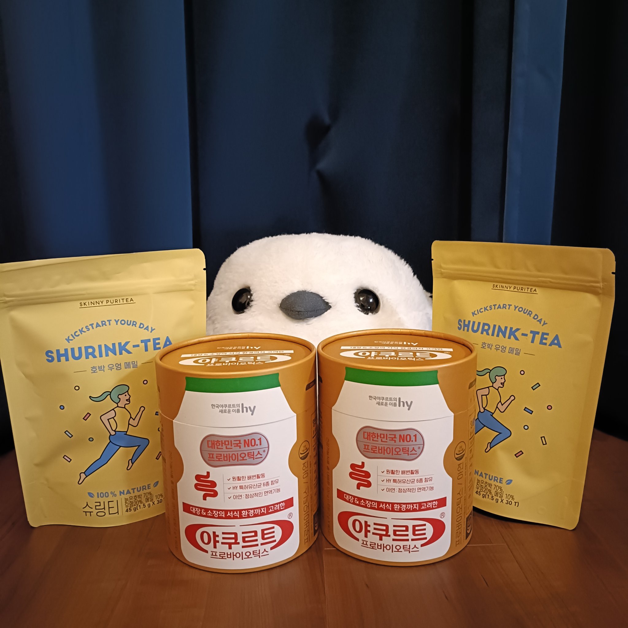 メガ割購入品
いつもの🐢なお店でヤクルト乳酸菌とむくみに良さそうなお茶。
メガ割第1弾に買ったのに全然来ないから怒😠💢
だったんだけど、薬果？、グミなど豪華な現品をおまけにつけてくれて嬉しかった🥰
また買いますね🥰(ちょろい)
