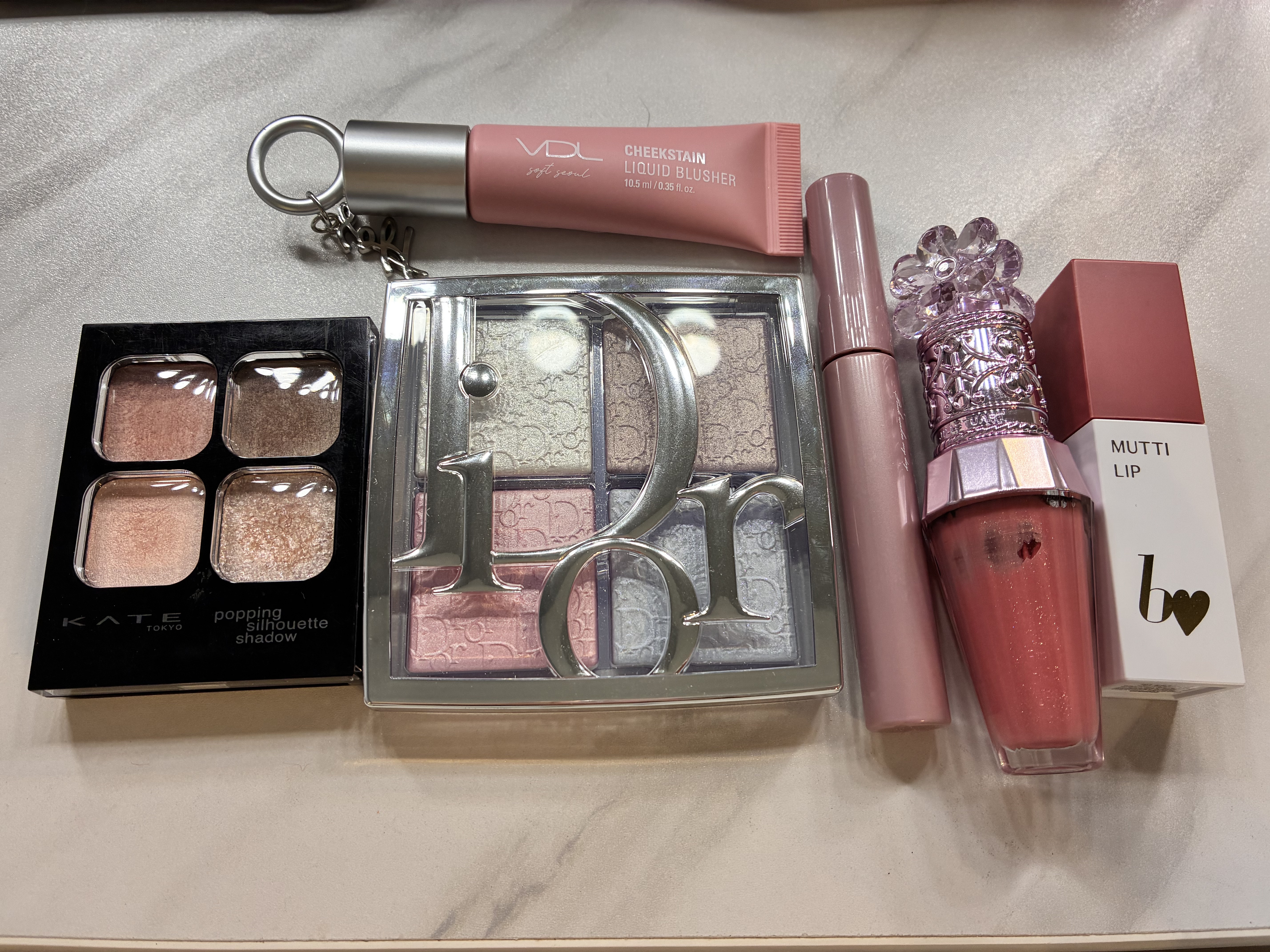 ジルスチュアート　クリスタルブルーム　リップブーケ セラム 111 happiness petal pink＜サクラブーケ＞（限定色）/JILL STUART/リッププランパーを使ったクチコミ（1枚目）