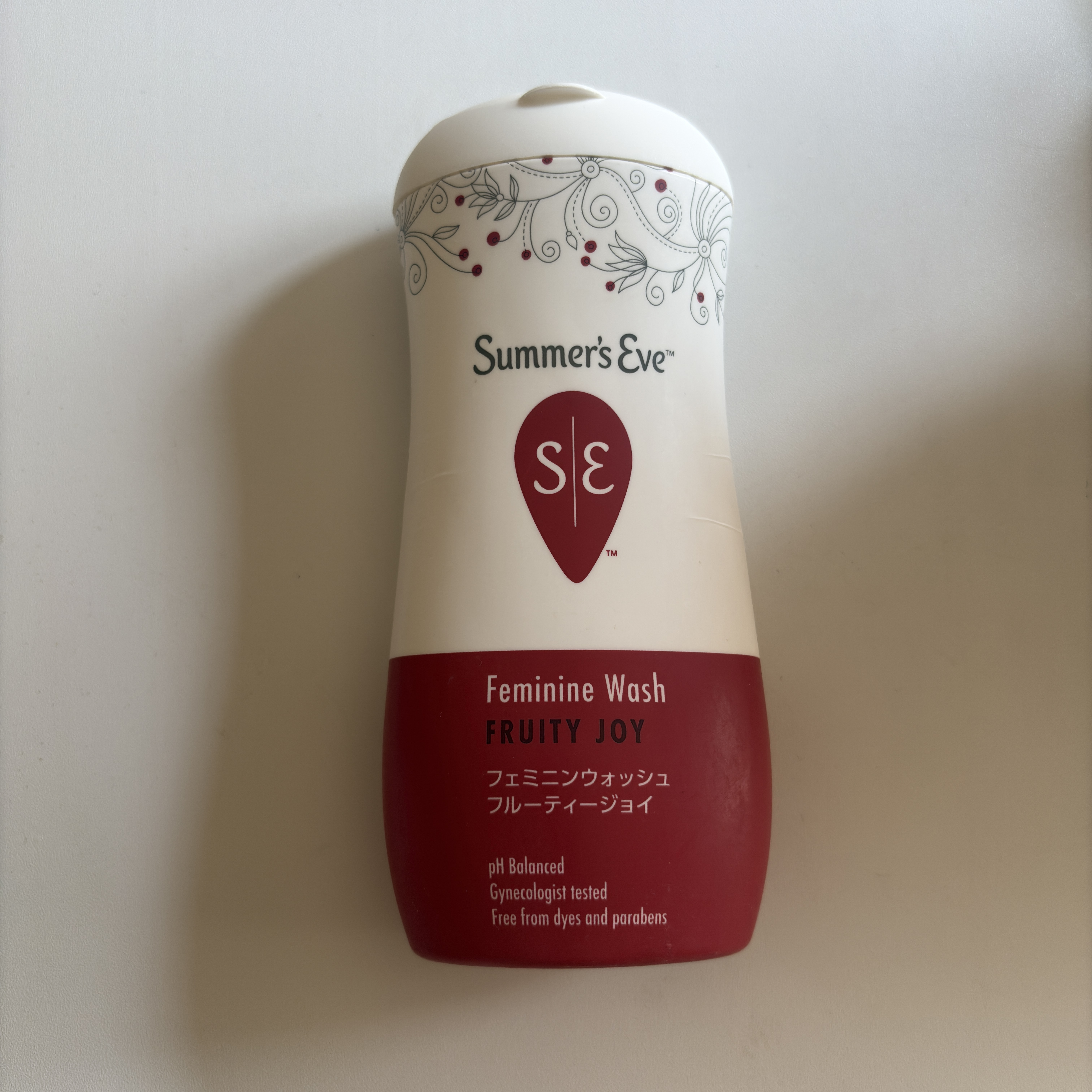 Summer's Eveサマーズイブフェミニンウォッシュ フルーティージョイ

フルーティージョイの香り
瑞々しいベリーやリンゴ、花々にインスパイアされた香り。

強すぎず、でも爽やかで可愛い香りでした！

刺激も少なくて、優しく洗うには良