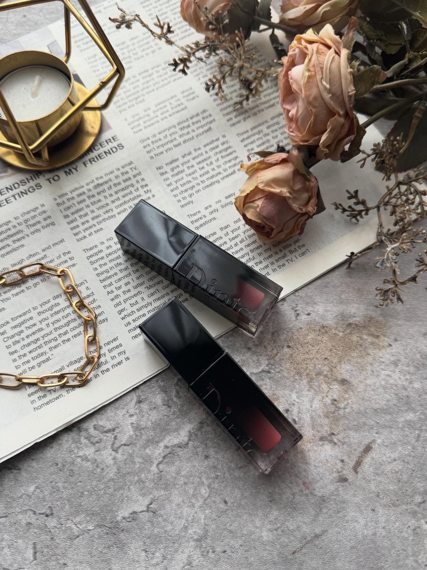 Dintoブラーグローイ リップティント 💄

✔ 205 ユスティティア
淡い ナチュラルピンク系で可愛い血色感が出る色🥰
普段使いしやすい万能カラーとしておすすめ✨ 
唇が うるうるツヤっぽく仕上がるよ❤️

✔ 234 ラエティテ