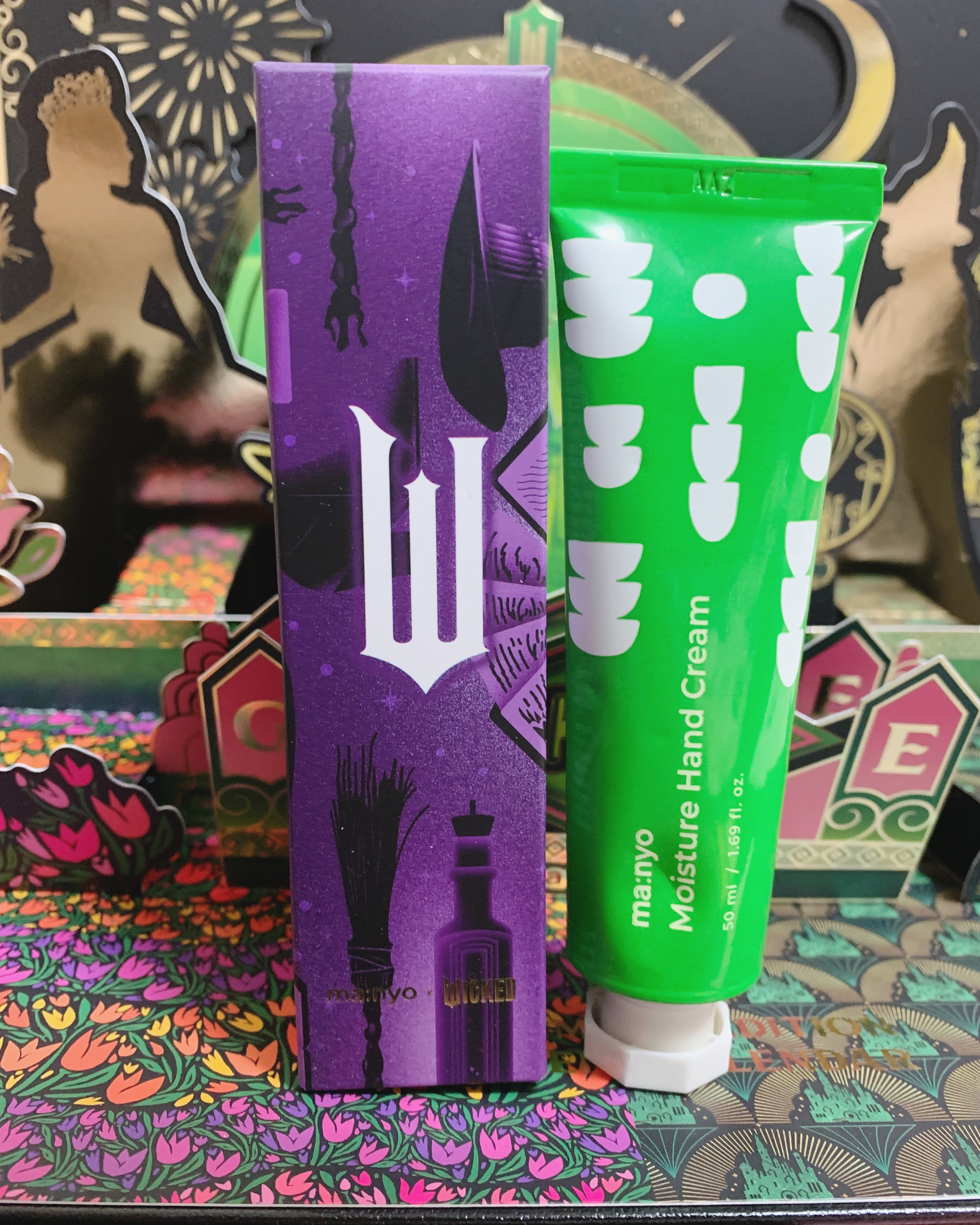 ma:nyo
#モイスチャーハンドクリーム

馴染みが良くてべたつきにくいから
乾燥した時いつでも使いやすい
やわらかくなめらかな触り心地で
保湿感キープしてくれるような感じ

パッケージ可愛くて持ち歩きたくなる💚ྀི

#manyo #