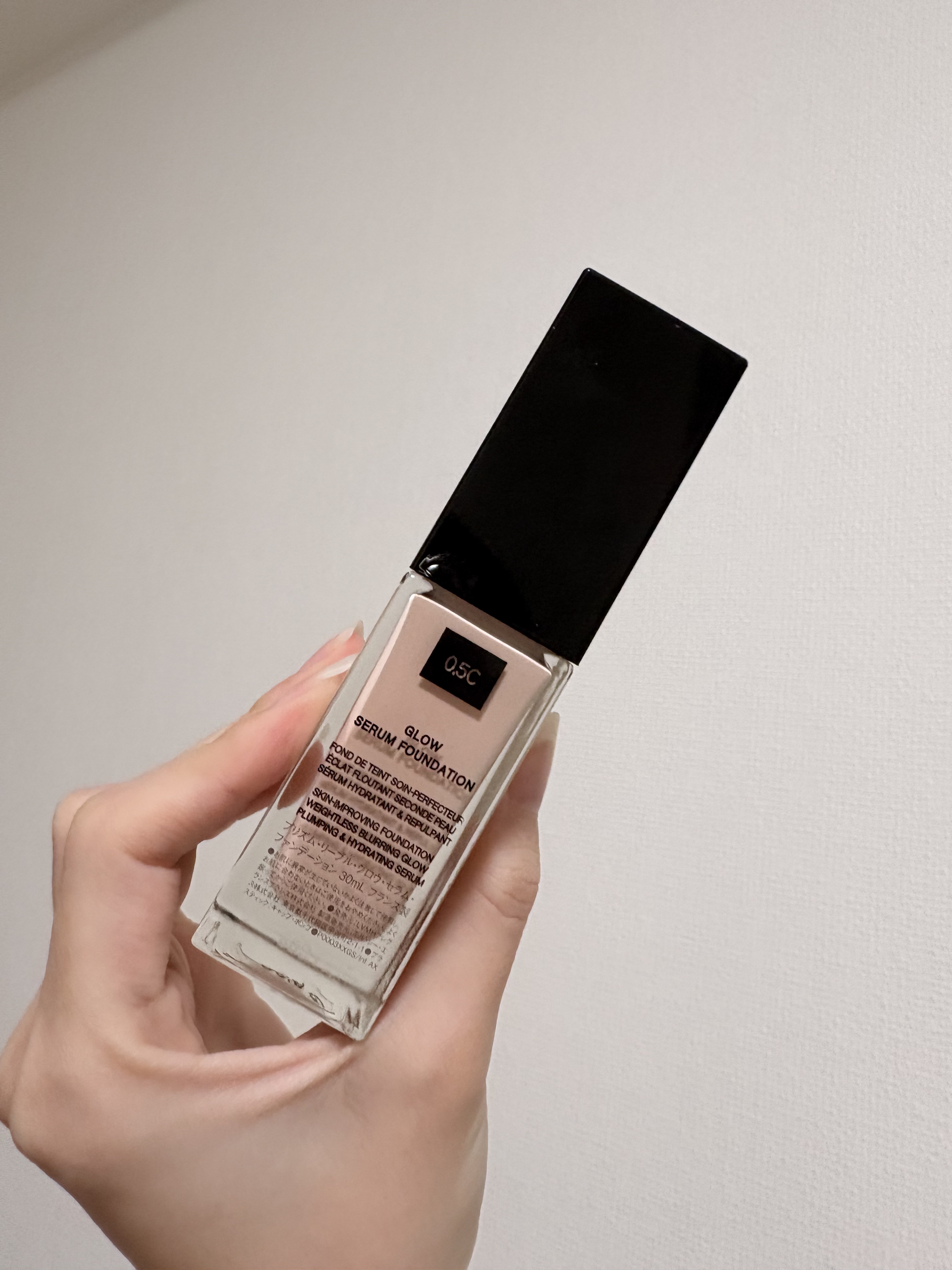 プリズム･リーブル･グロウ･セラム･ ファンデーション 0.5C/GIVENCHY/リキッドファンデーションを使ったクチコミ（2枚目）