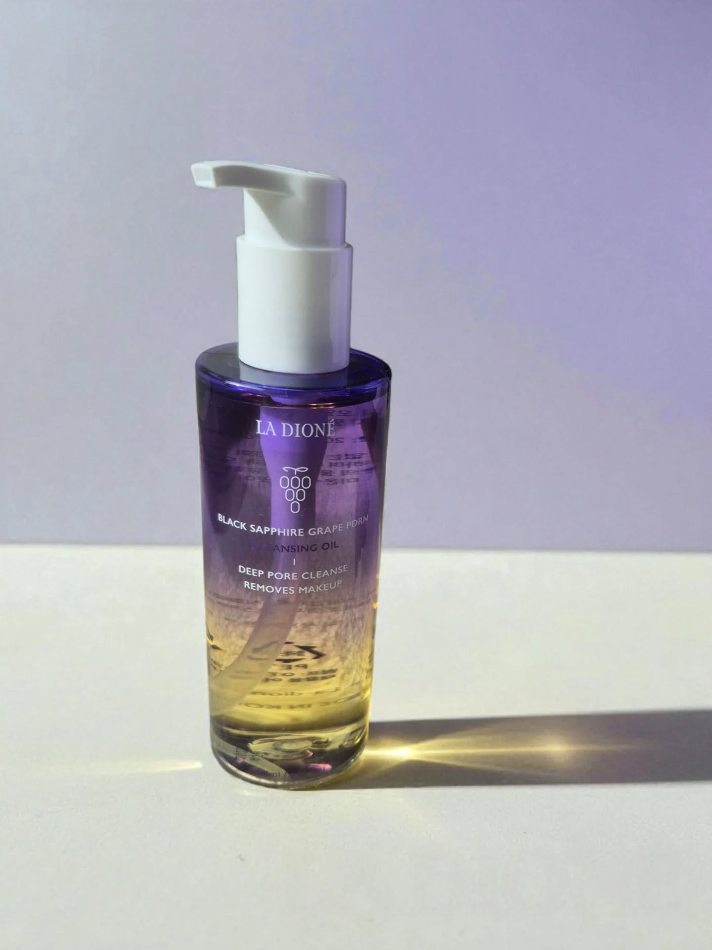 🍇 La Dione 
スイートサファイア ブドウ PDRN
 クレンジングオイル 
──────────────

夜空の宝石のようなサファイアぶどうから生まれた💎 
軽やかなウォータリーオイルで
メイクも汚れもすっきり✨ 

植物由