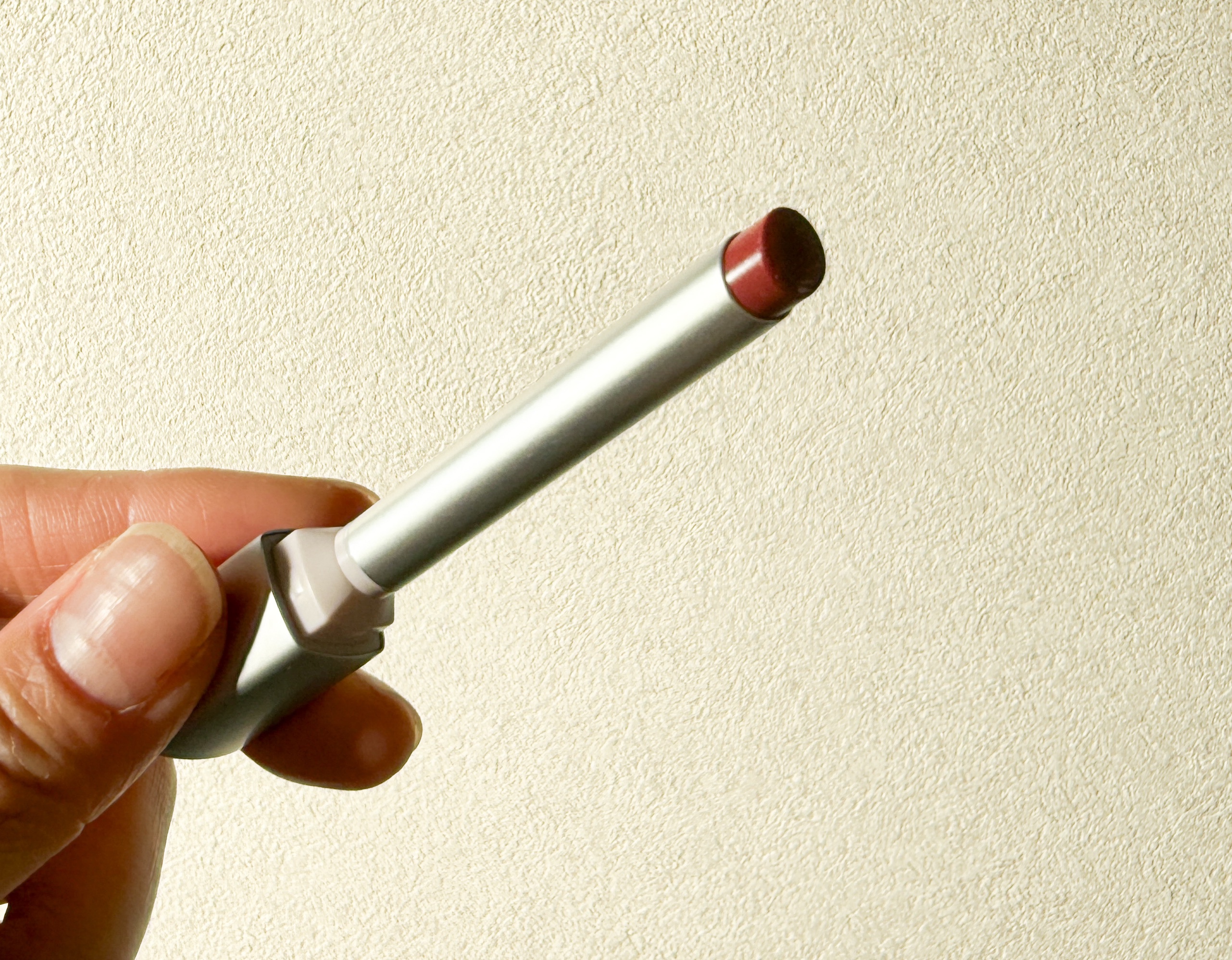 キス リップアロー 01 たまゆらベージュ/KiSS/口紅を使ったクチコミ（2枚目）