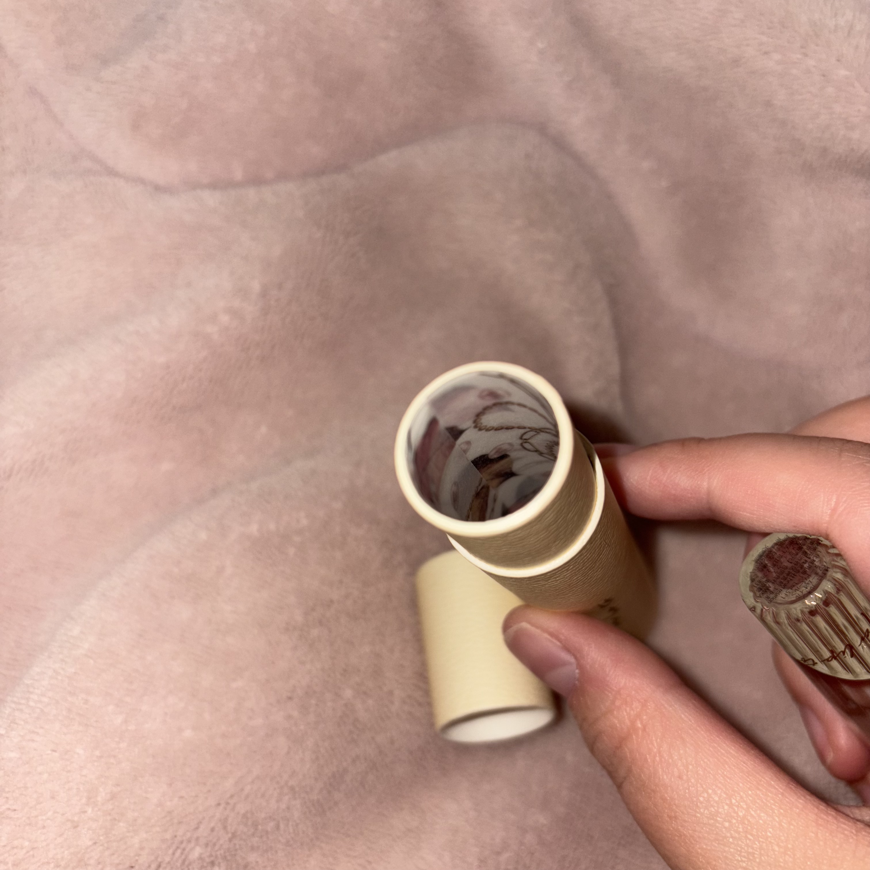 Her lip to BEAUTY ロールオンパフュームオイル ヌードパールのクチコミ「こんにちは〜❕

私って匂いにこだわりないんですよね！！
でも見つけちゃったんです！！

He.....」（2枚目）