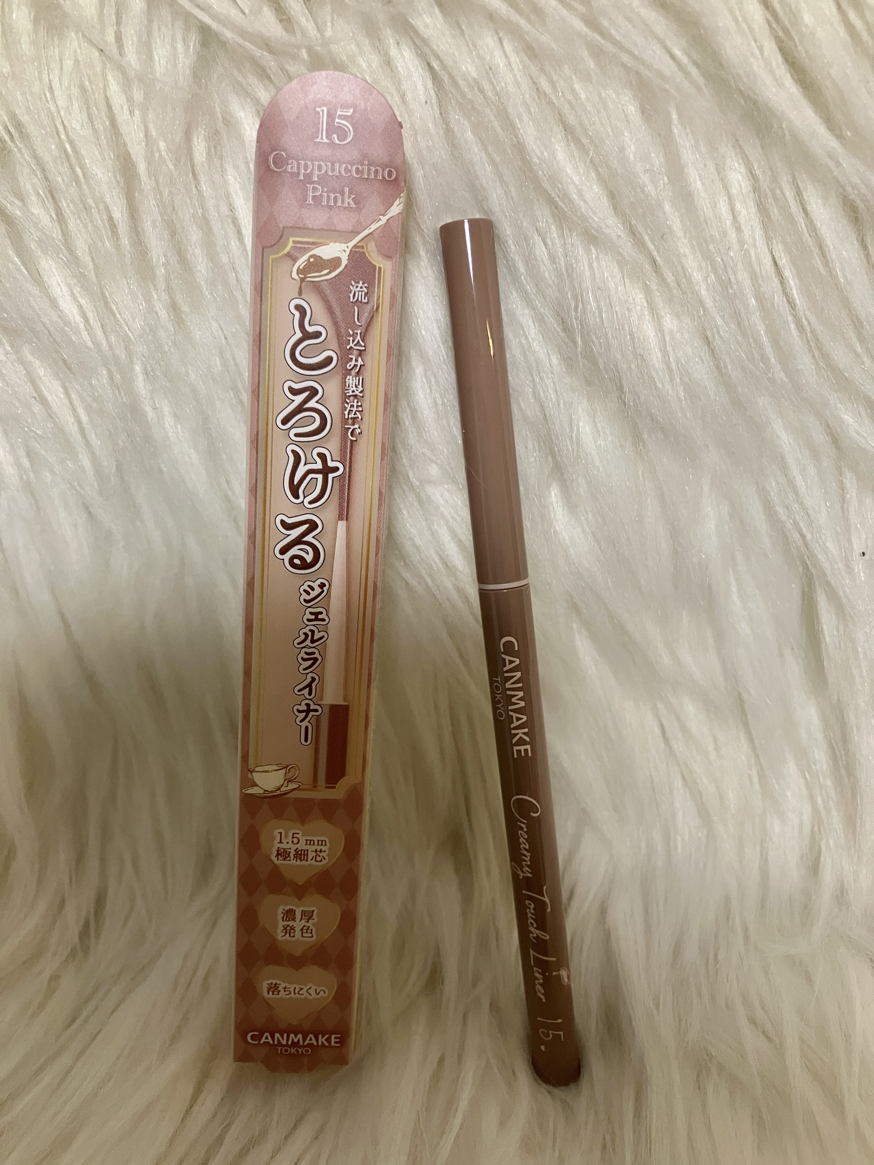 15 カプチーノピンク

下まぶた専用で買いました☺️
主に目尻の三角ゾーンに🎵

黒目の終わりぐらいから目尻の方に、緩いカーブで描いてぼかすと、いい感じに目がくっきりします✨
発色かなりいいので、線っぽくならないようにちょんちょんと描い