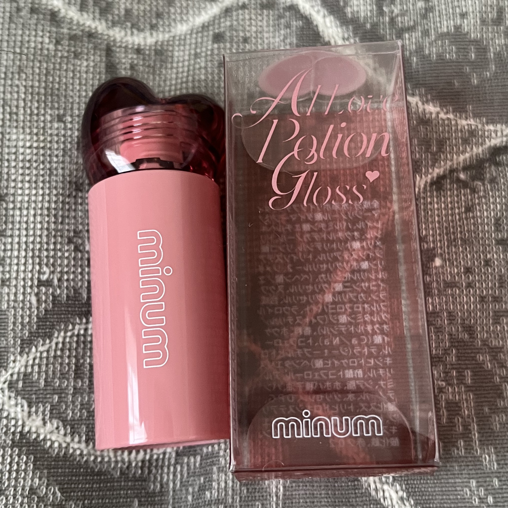 AIラブポーショングロス 06 ピオニームーン/minum/リップグロスを使ったクチコミ（2枚目）
