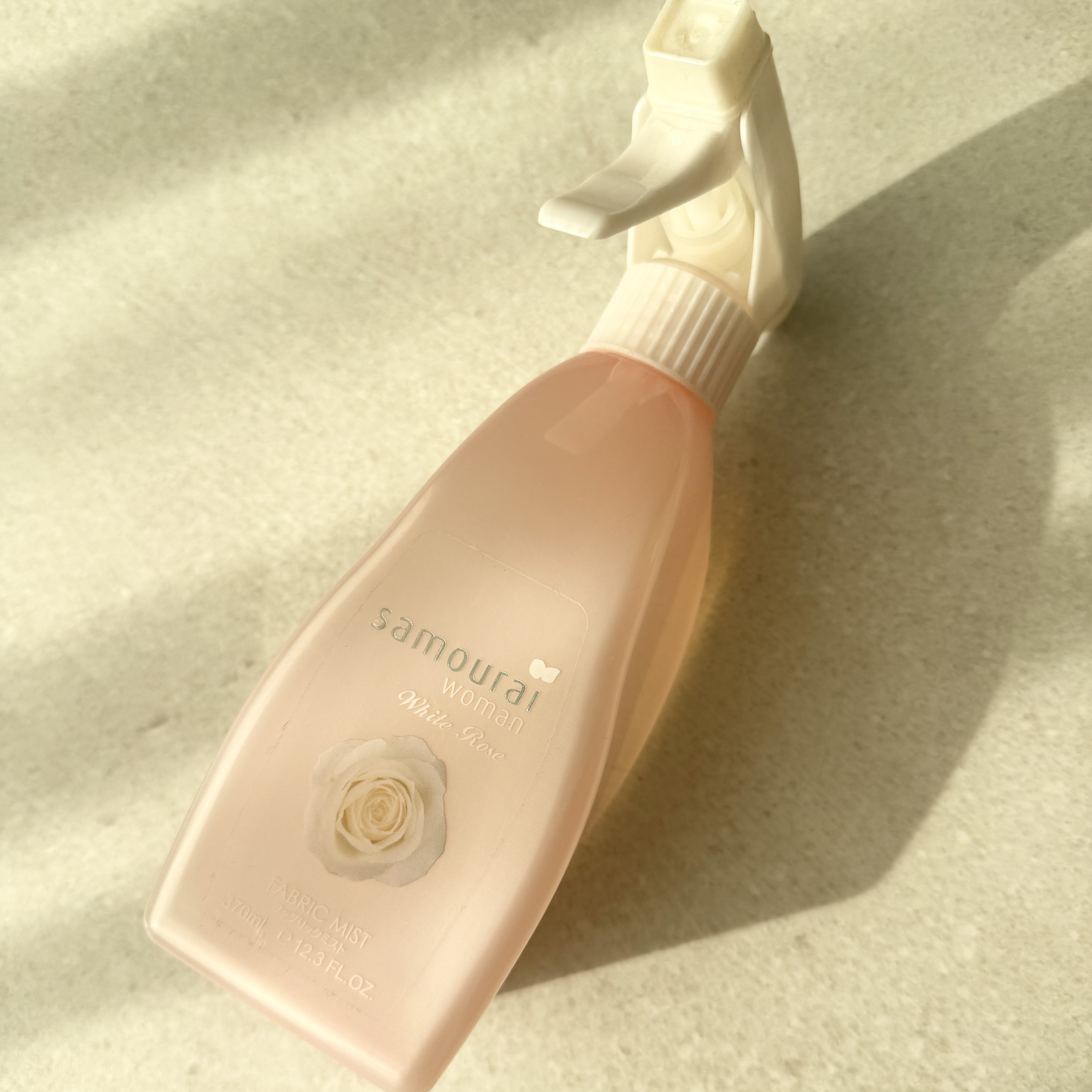 サムライウーマン
ファブリックミスト


たしかドンキで購入！

パッケージも女性っぽくかわいらしい♡

香りも素敵で私はすごく好きな香り❤️
旦那もいい香りと言っていたので
男女ともにウケ良さそうに思う！

#サムライウーマン #フレグラ