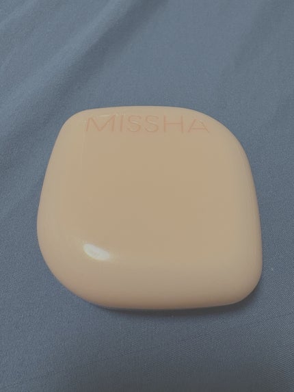 MISSHA ミシャ グロウ クッション ファンデーション(ルミナスカバー)のクチコミ「クッションの密着感がすごくて、肌にぴったりフィットする感じ💖
しっとりしたテクスチャーで、乾燥.....」(1枚目)