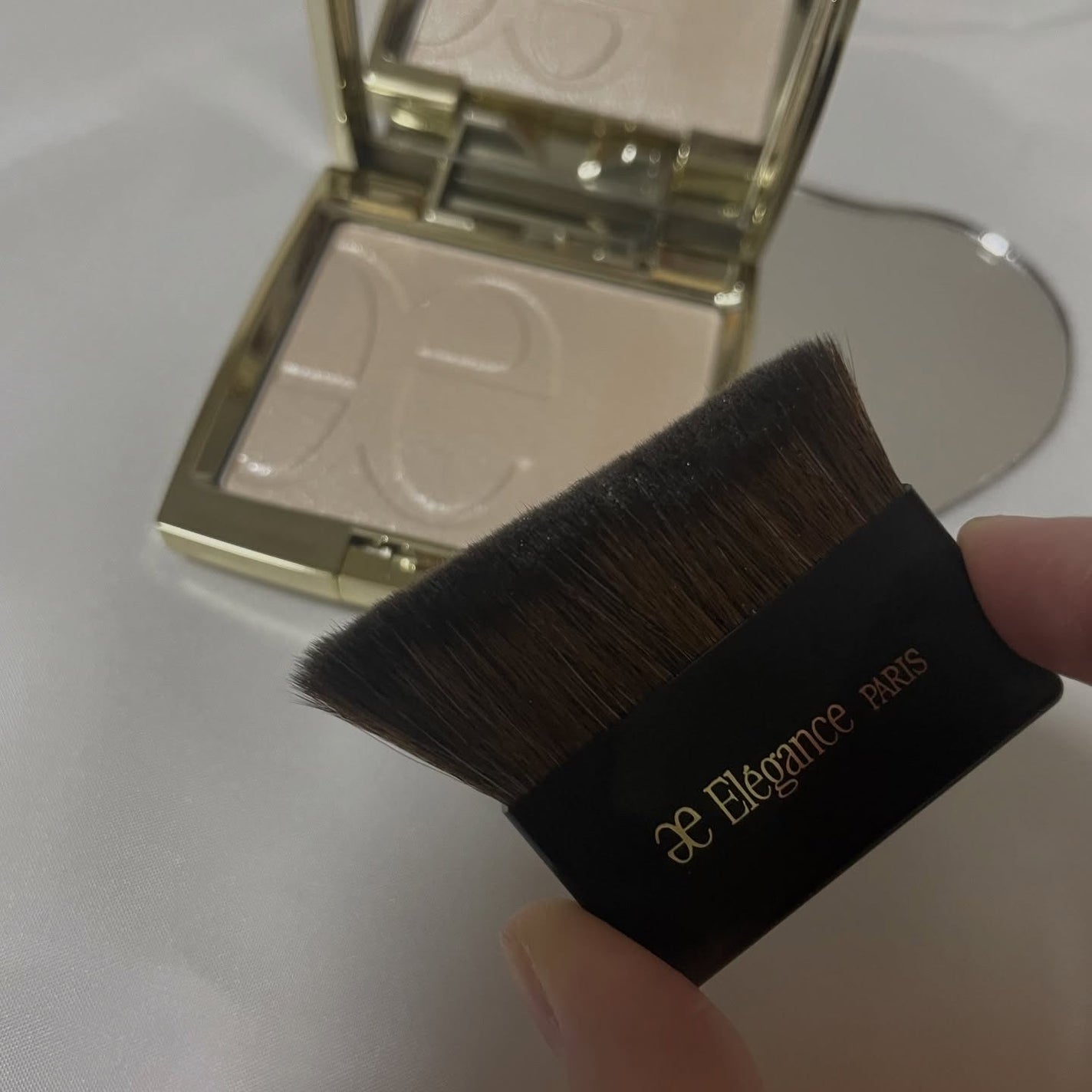 エレガンス アティミエル ヴェール/Elégance/プレストパウダーを使ったクチコミ(8枚目)