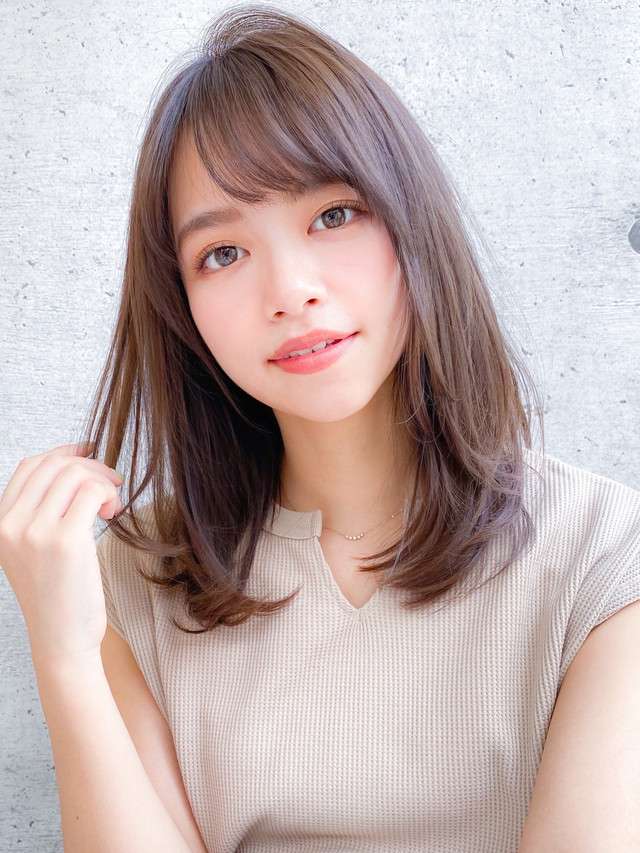 粘膜リップメイクの女性