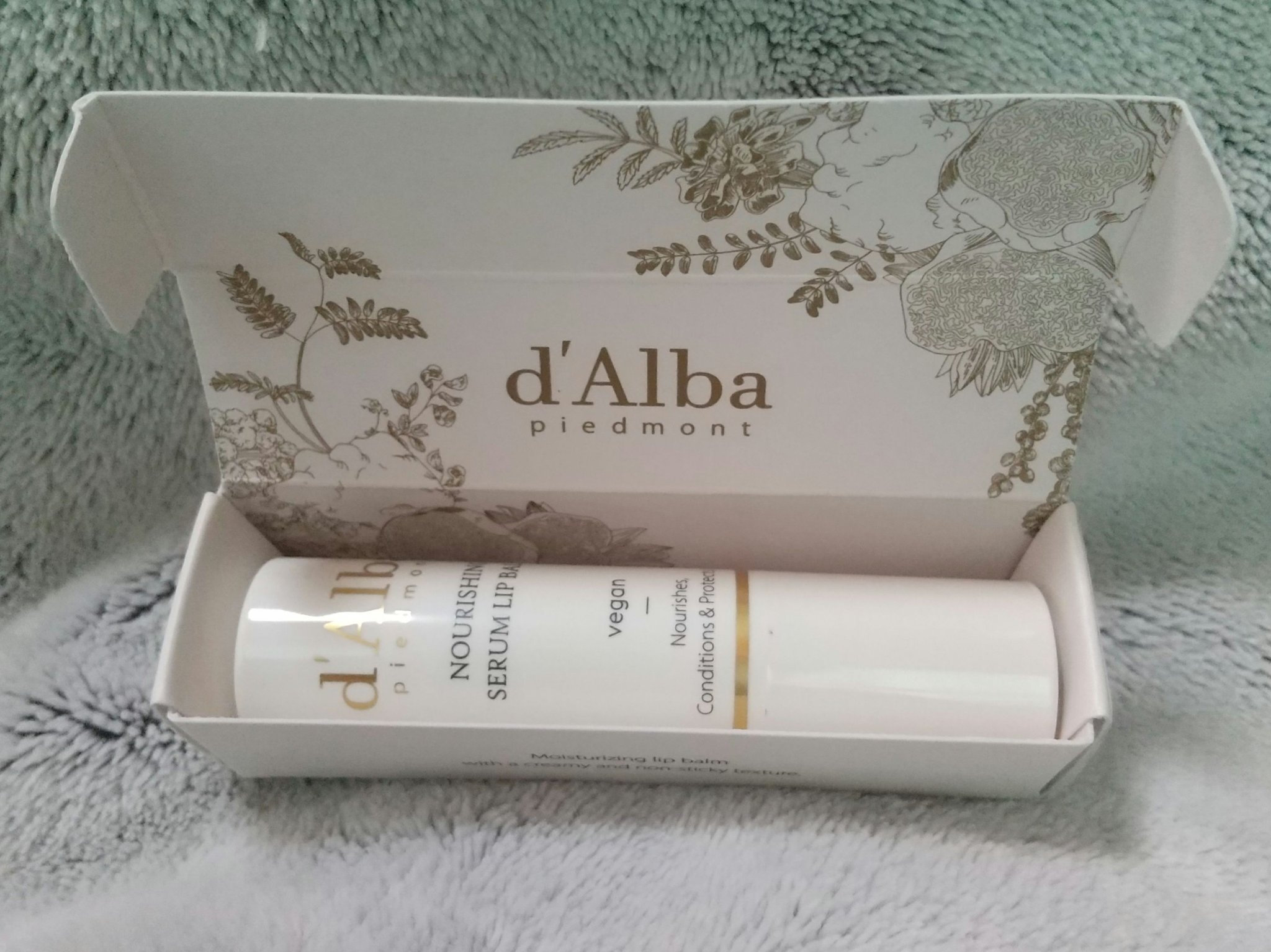 ホワイトトリュフナリシングセラムリップバーム/ダルバ/リップバームを使ったクチコミ（3枚目）