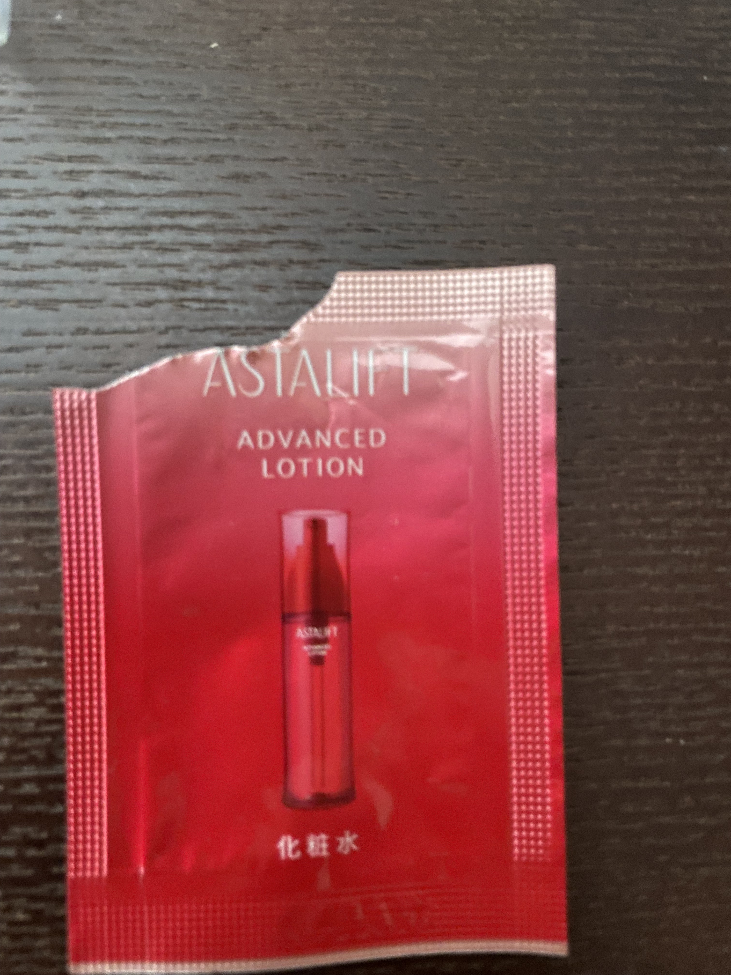 アスタリフトの化粧水

ローションと言っで
たくさん種類があるみたいです。

以前ラインで使っていたんですが、、、
どれだったのか。

今回頂きものを試してみました。

甘い匂いと、蜜のような使用感です。

思い出しました。
そう、甘い匂い