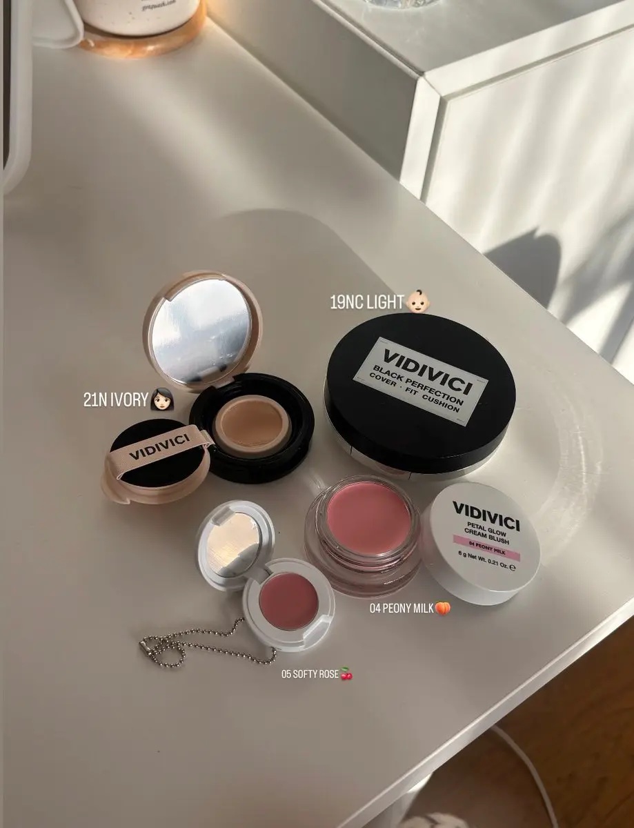 ルセラフィムのKAZUHAがモデルをしてるVIDIVICI🍑🍒
薄づきなのにしっかりカバーしてくれるクッションファンデもジュワッて発色してくれるチークもとっても可愛い✨#PR