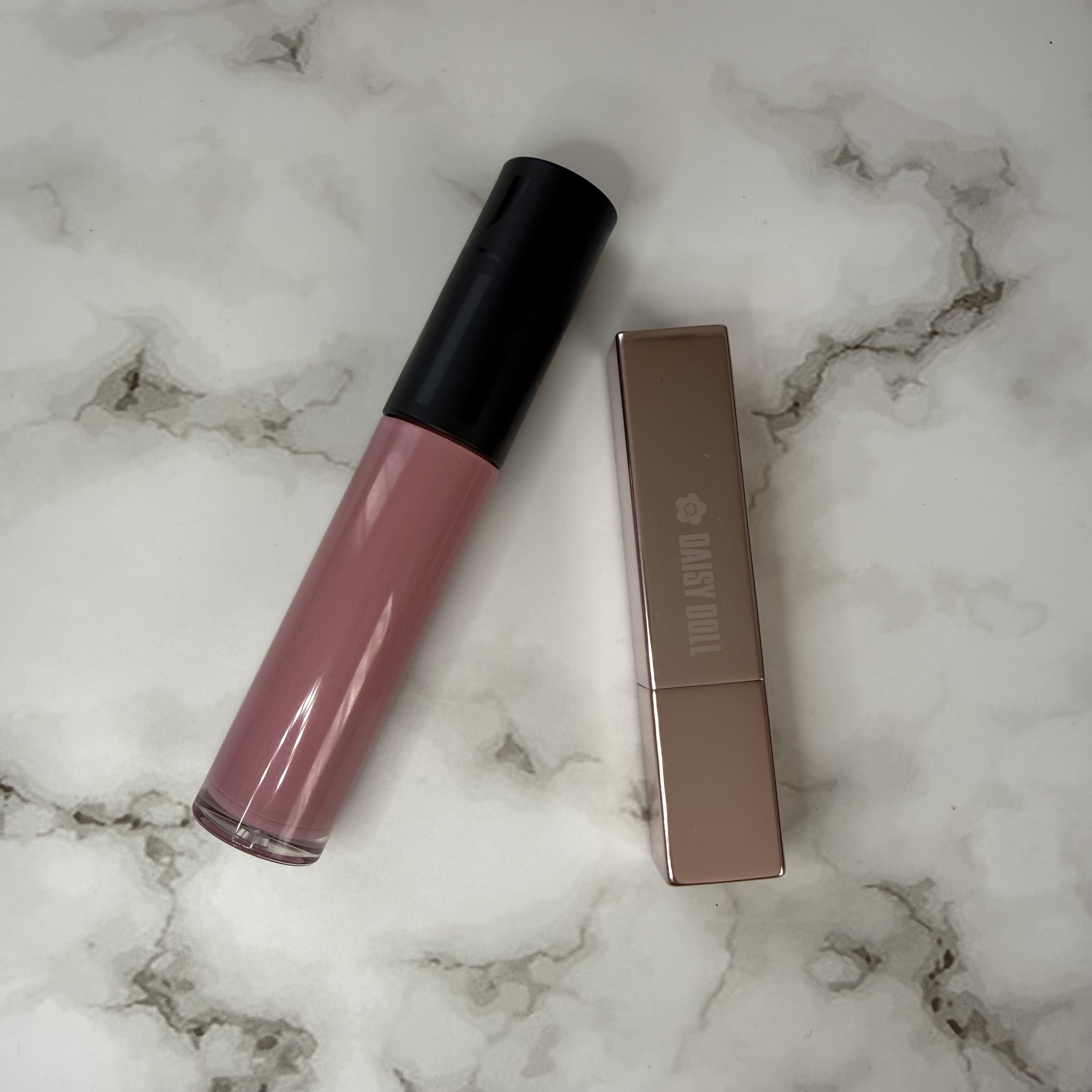 デイジードール リップ スティーラー　 06 勝利を導くガーネット/DAISY DOLL by MARY QUANT/口紅を使ったクチコミ（2枚目）