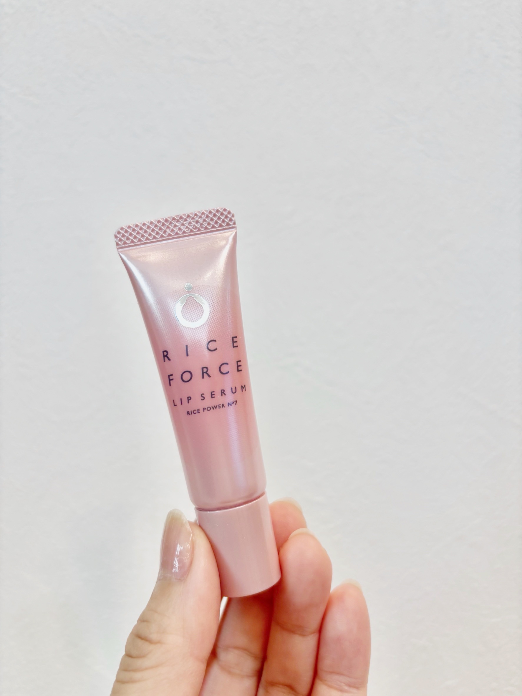 💄 ライスフォース リップセラム

「ライスパワーNo.7（保湿成分）」を配合した、スキンケア発想のリップ美容液🤍
乾燥しやすい唇にうるおいを与えて、ふっくら柔らかな印象へ導いてくれます✨

🌾 9種の天然植物オイル配合で、しっとりな