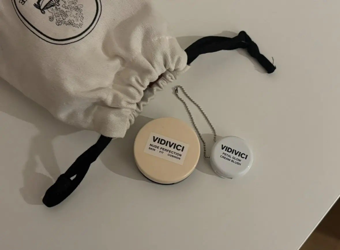 a i r i on LIPS 「ルセラフィムのKAZUHAがモデルをしてるVIDIVICI🍑🍒..」(3枚目)