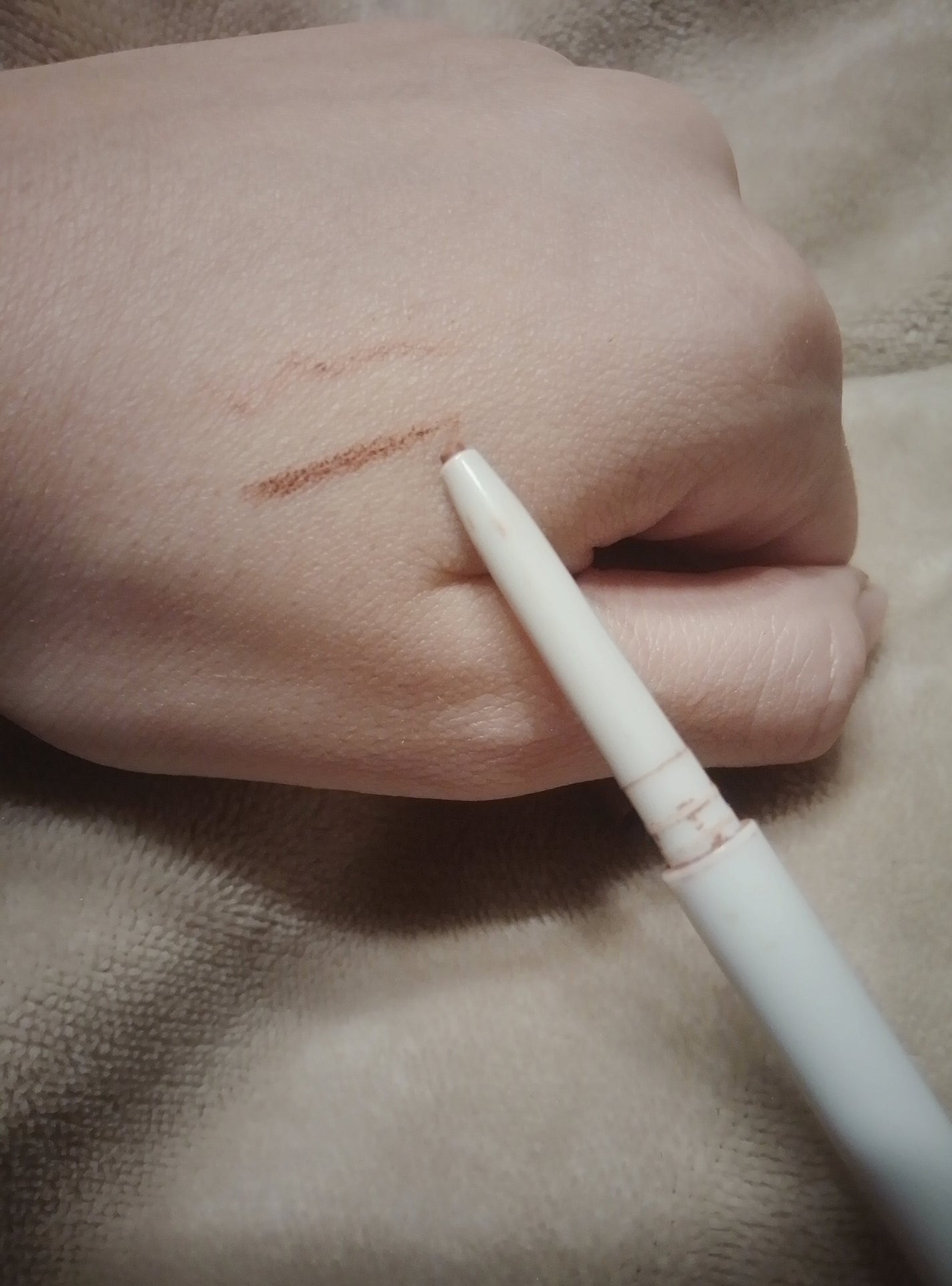 クロミ on LIPS 「ダイソーのジェルアイライナーピンクブラウンだよ。..」(3枚目)