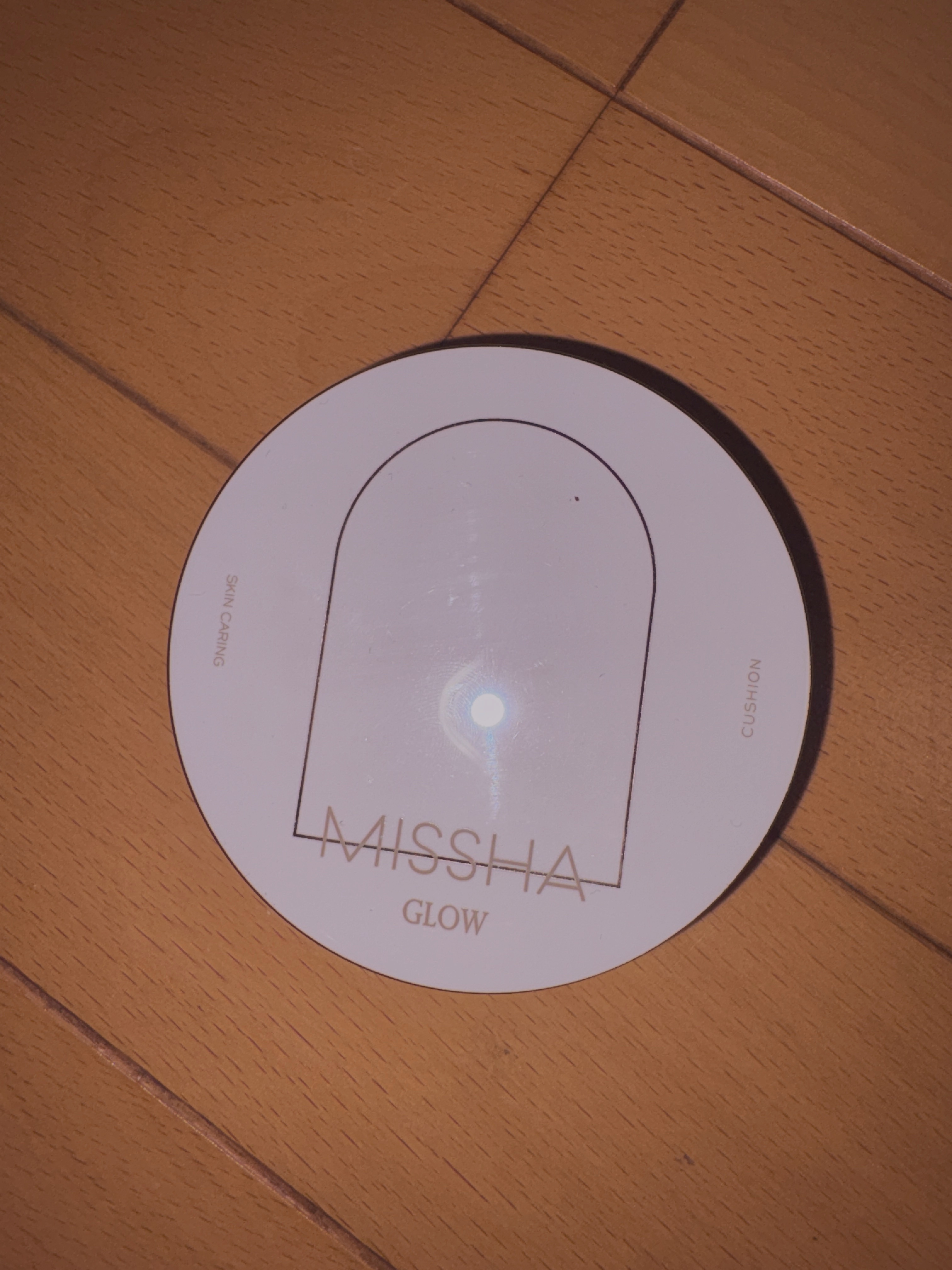 MISSHA グロウ クッション ライト ＜ライトタイプ＞のクチコミ「仕上がりがとにかく自然なツヤ感で、肌が一気に明るくなる感じが魅力的。ライトタイプなので、重ねて.....」（1枚目）