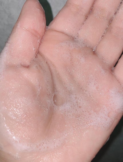 スクラブボディウォッシュ フラワーマーケット ホワイトチューリップ/LUV SCENT/ボディスクラブを使ったクチコミ(3枚目)