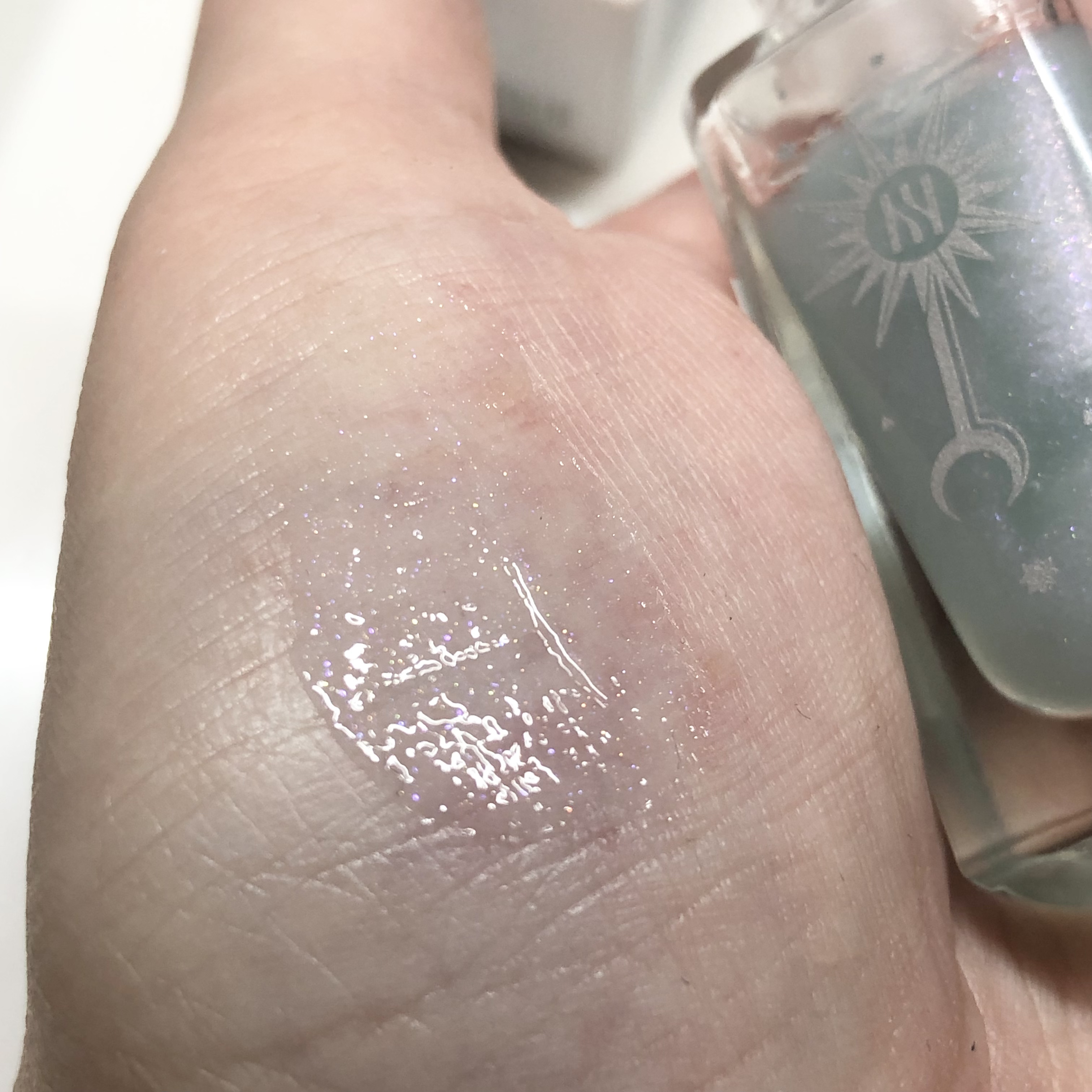 センシュアル ホリデー リップ オイル/HERA/リップグロスを使ったクチコミ（3枚目）