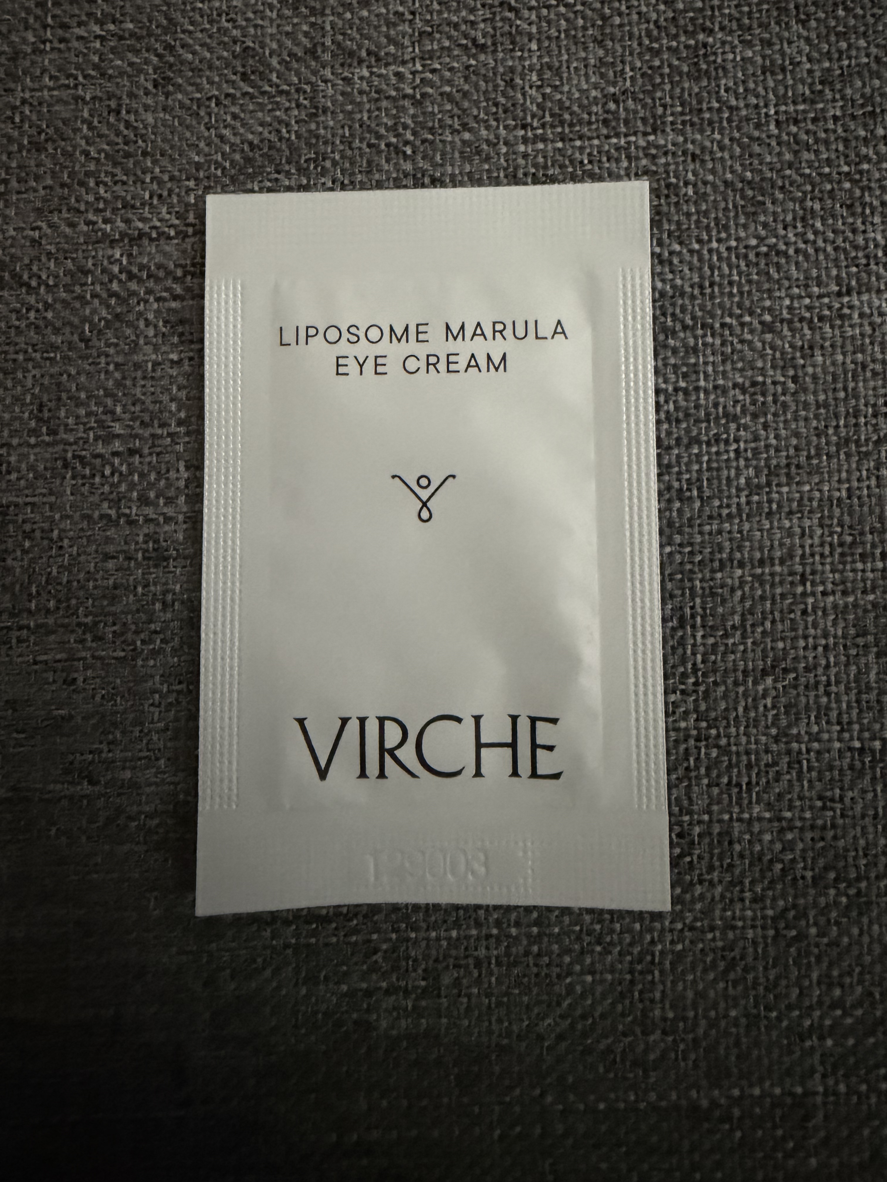 ✼••┈┈••✼••┈┈••✼••┈┈••✼••┈┈••✼
ヴァーチェ
リポソームマルラアイクリーム
✼••┈┈••✼••┈┈••✼••┈┈••✼••┈┈••✼
雑誌の付録で2包付いてました。
ヴァーチェはスキンケア用のマルラオイルが代表ア